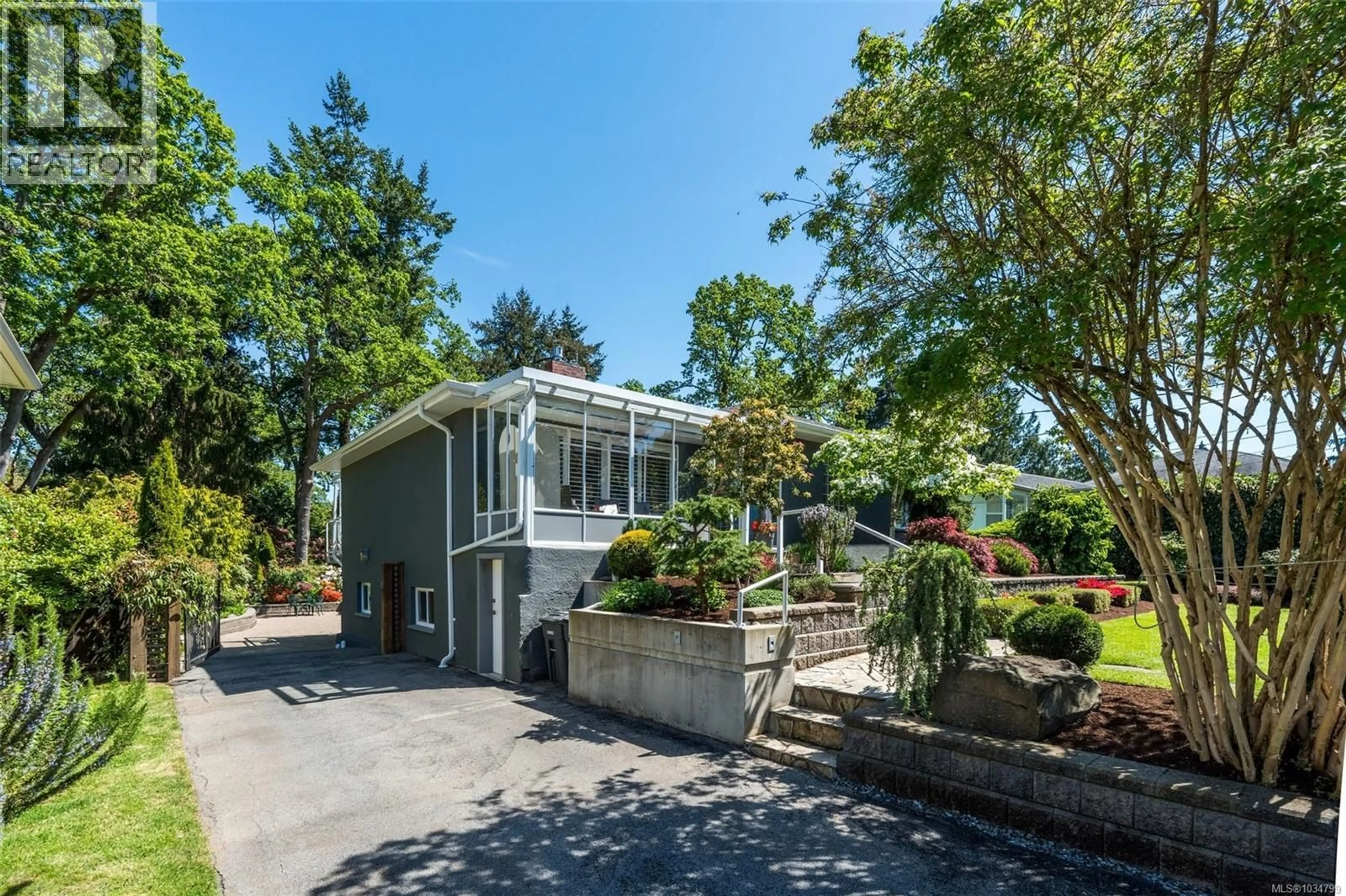 Unknown for 3913 ASCOT DRIVE, Saanich British Columbia V8P3S2