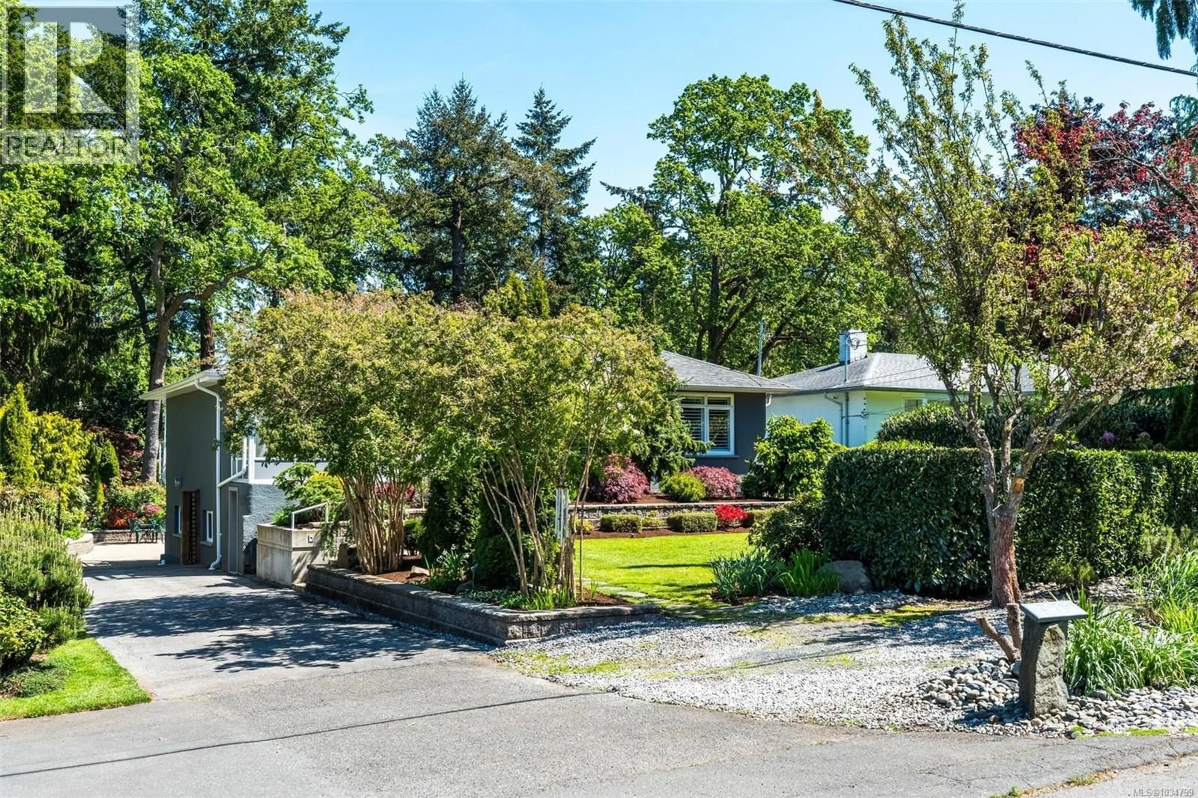 Unknown for 3913 ASCOT DRIVE, Saanich British Columbia V8P3S2