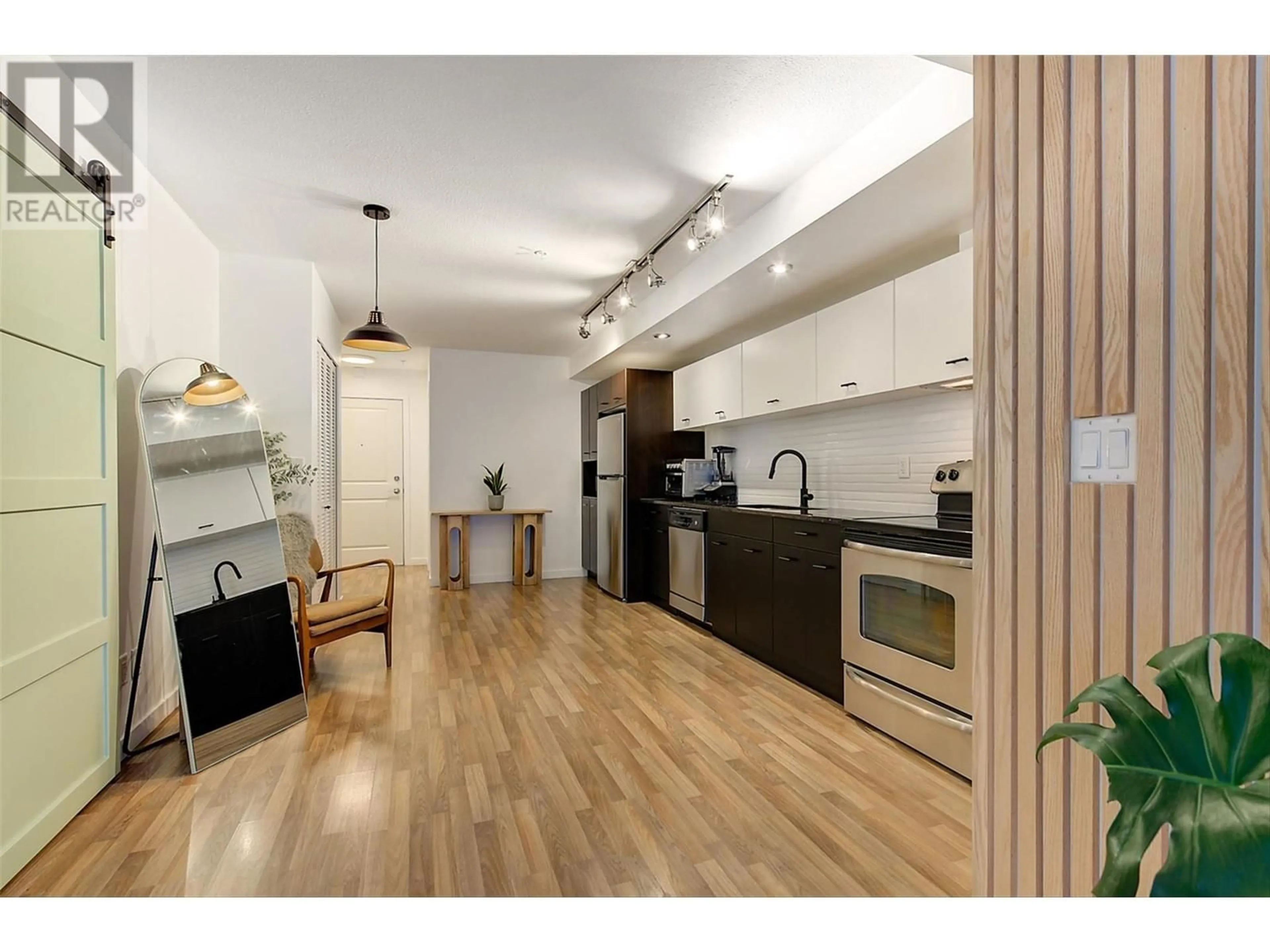Open concept kitchen, wood/laminate floor for 304 - 547 YATES ROAD, Kelowna British Columbia V1V2T9