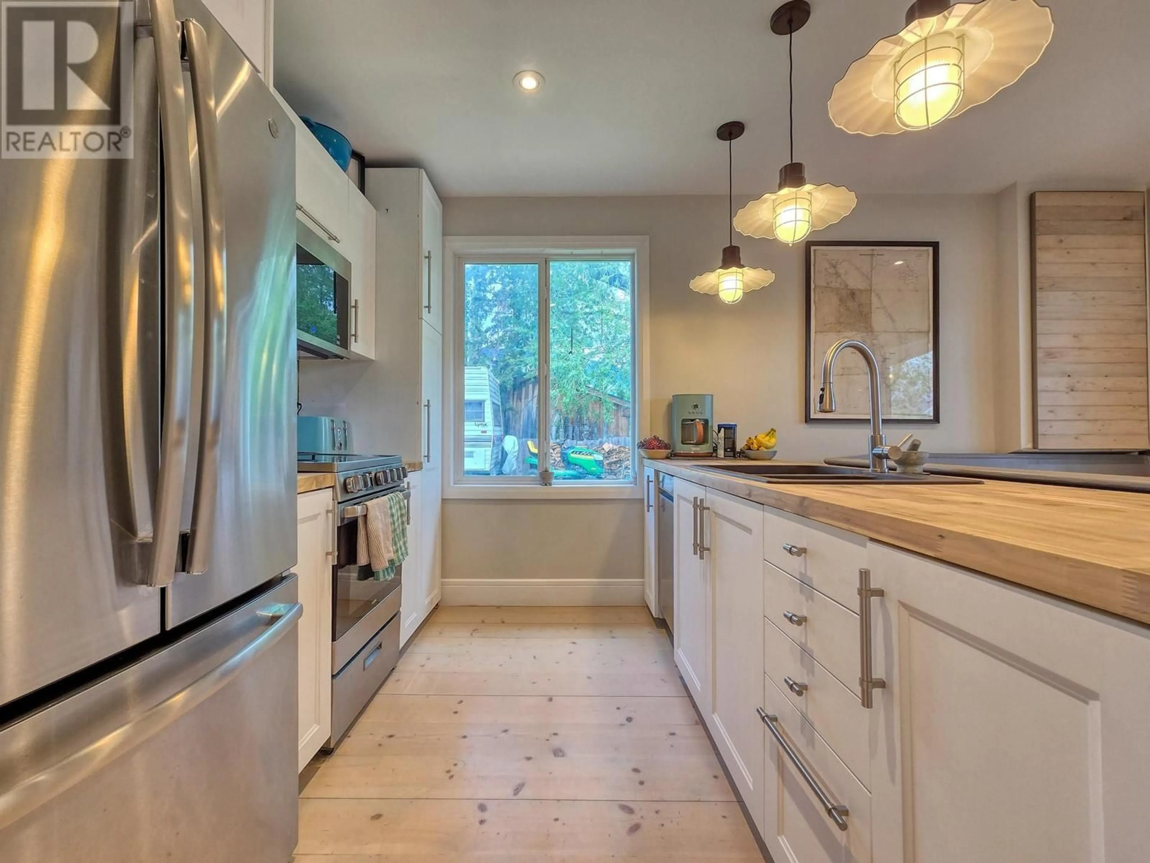 Open concept kitchen, ceramic/tile floor for 4710 GALENA STREET, Windermere British Columbia V0B2L2
