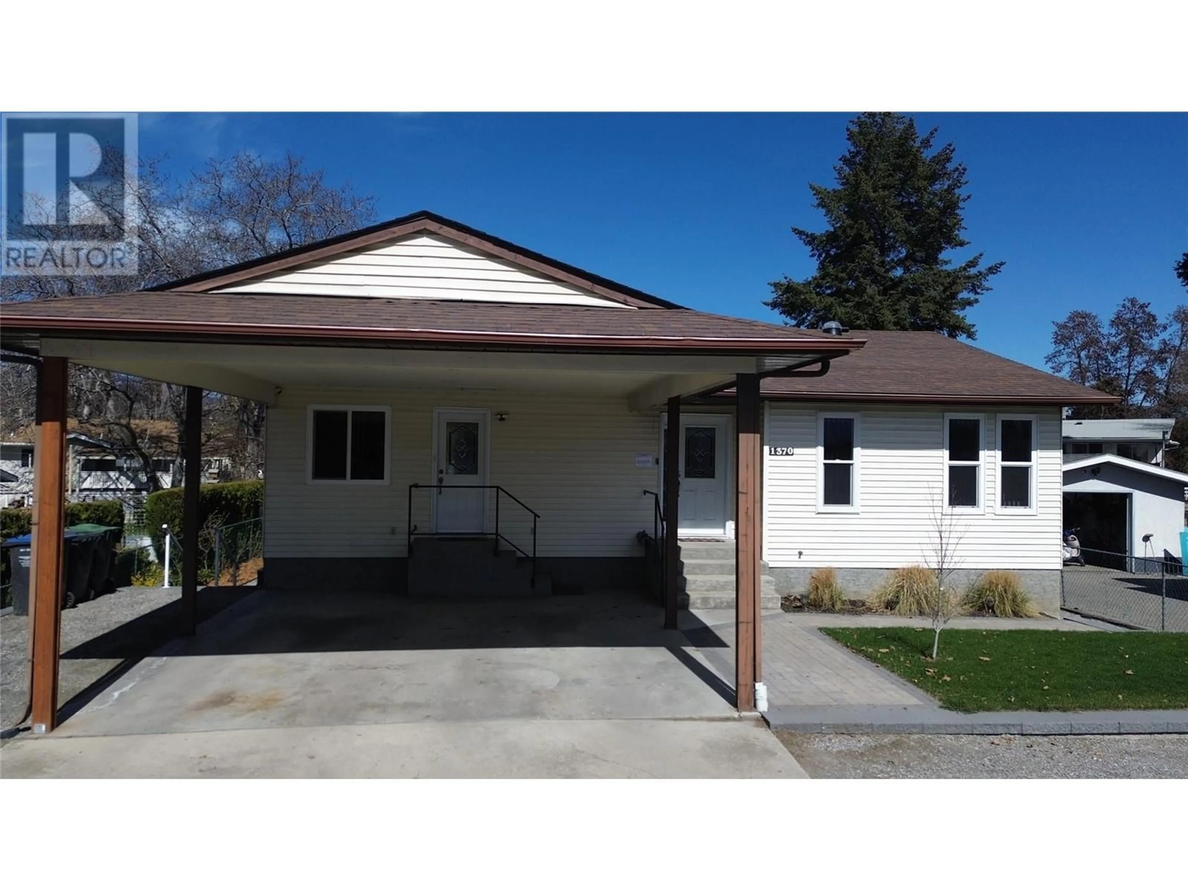 Home with vinyl exterior material, street for 1370 SPRINGFIELD ROAD, Kelowna British Columbia V1Y5V1