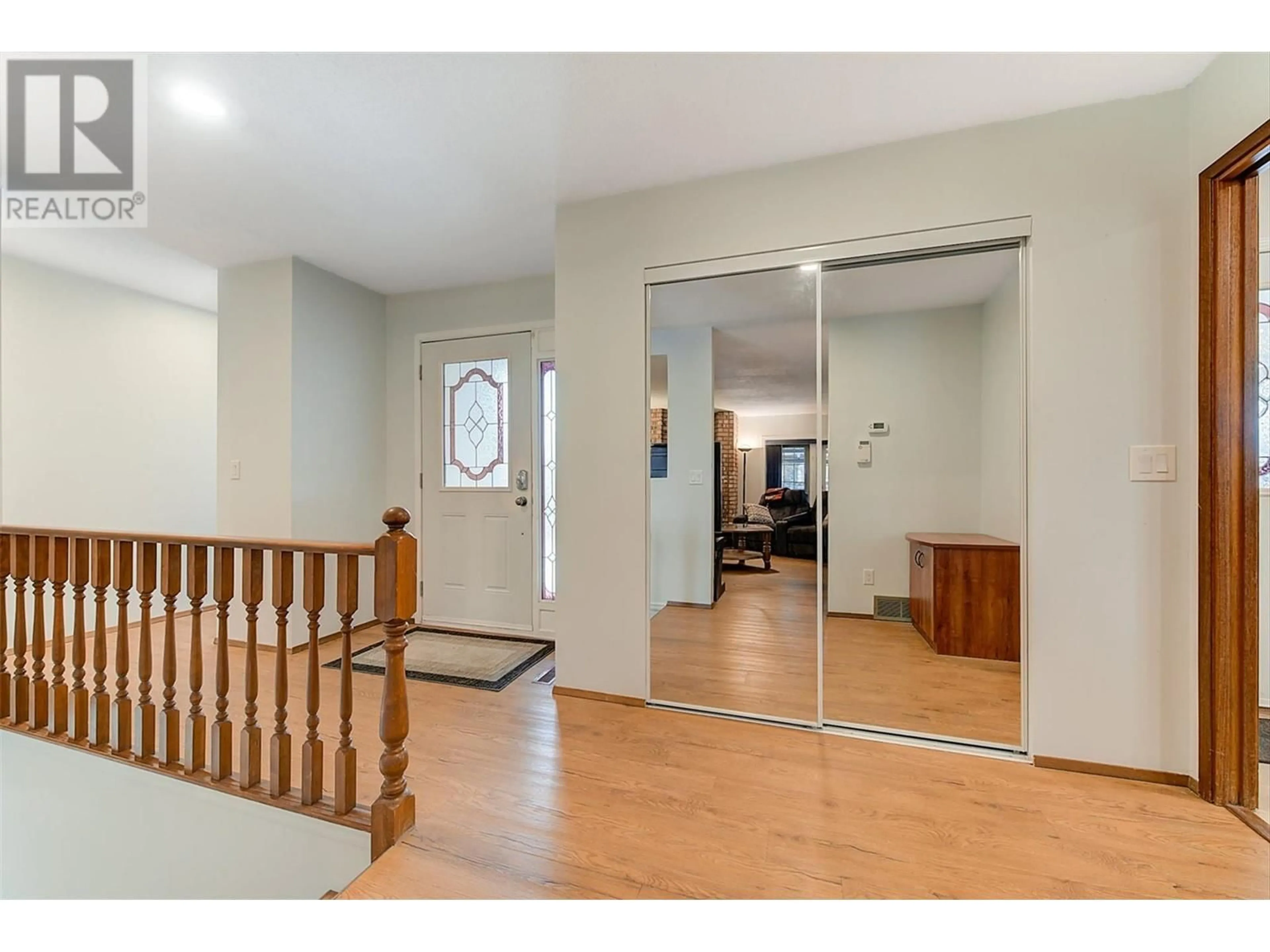 Indoor entryway for 1370 SPRINGFIELD ROAD, Kelowna British Columbia V1Y5V1