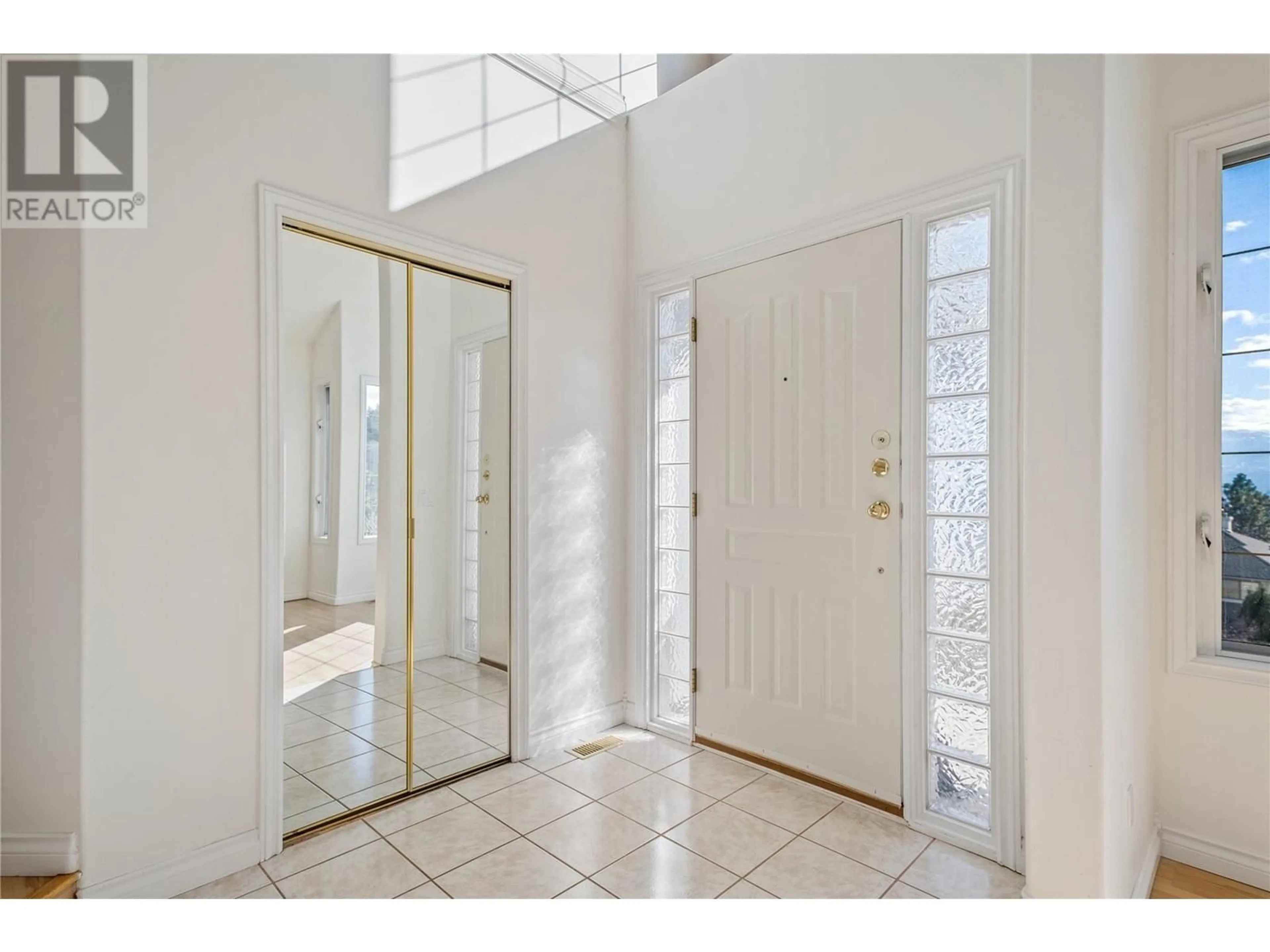Indoor entryway for 2368 NAHANNI COURT, Kelowna British Columbia V1V1N1
