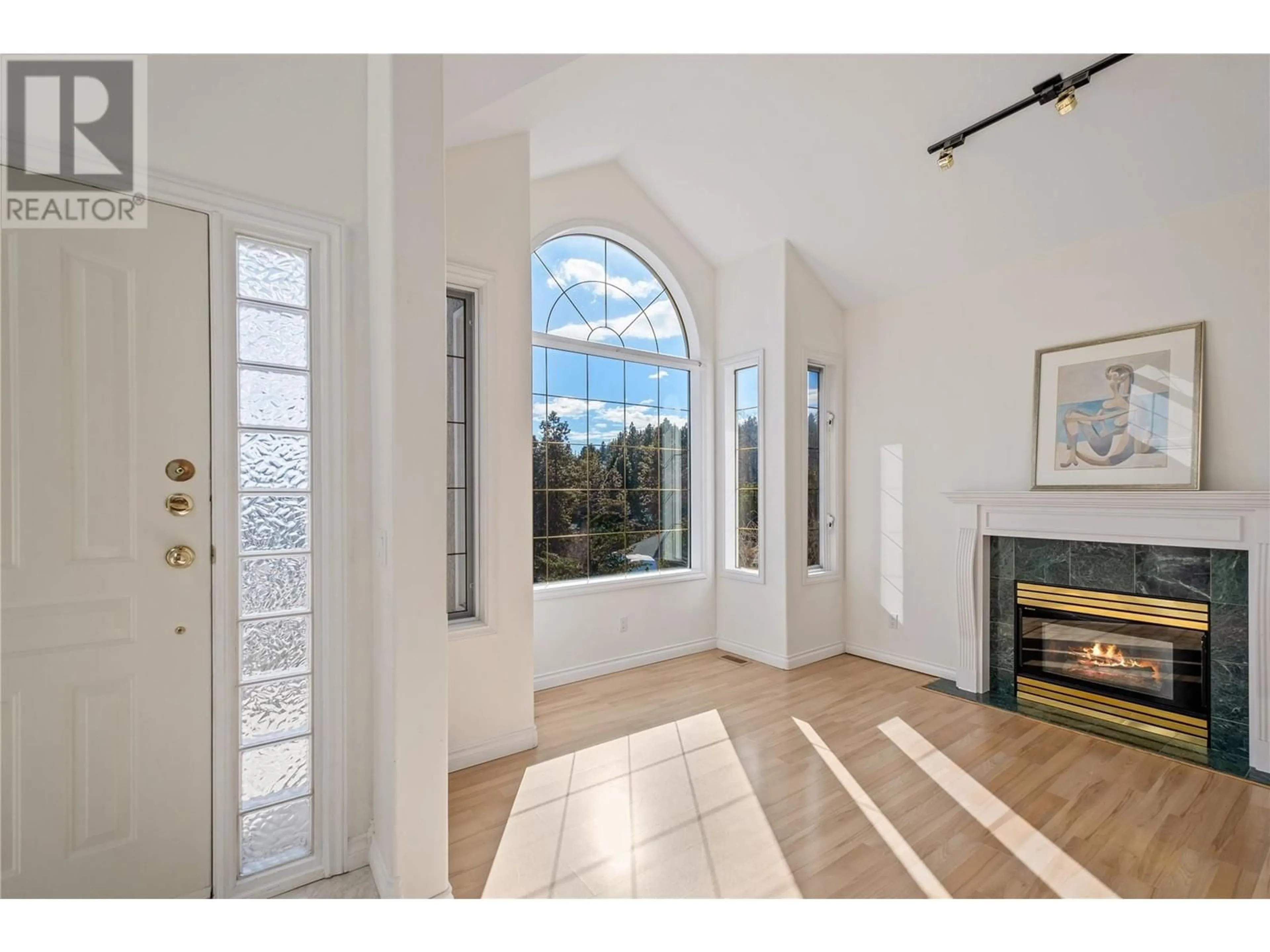 Indoor entryway for 2368 NAHANNI COURT, Kelowna British Columbia V1V1N1