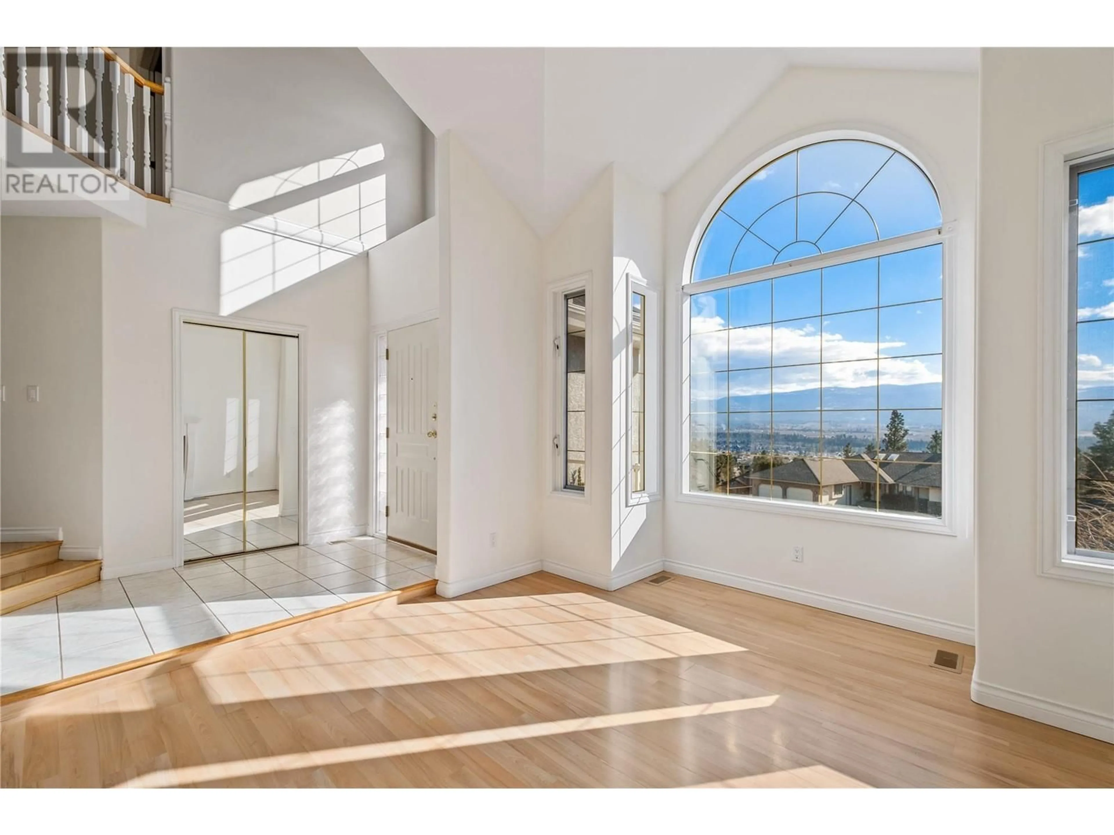 Indoor entryway for 2368 NAHANNI COURT, Kelowna British Columbia V1V1N1
