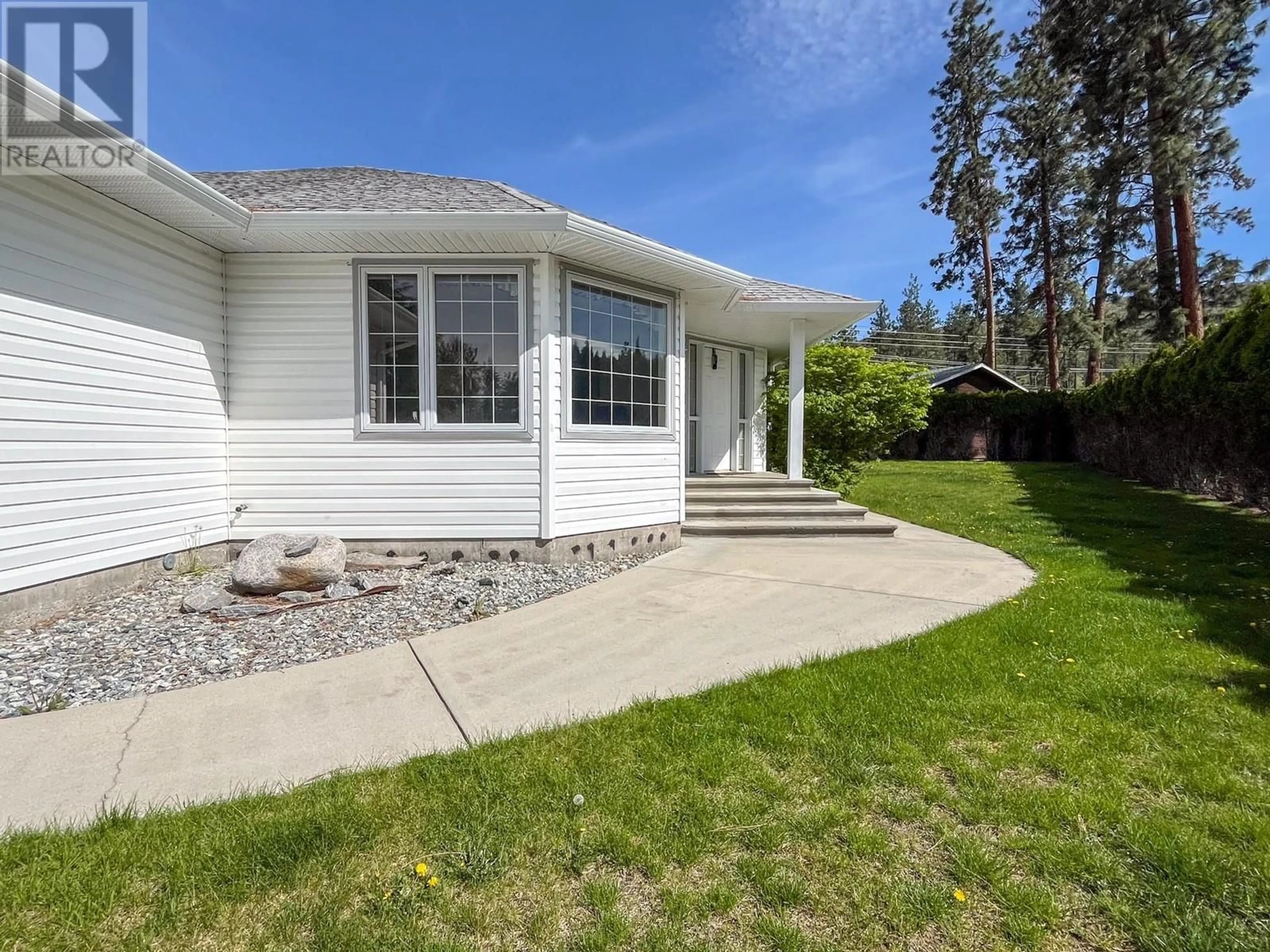Home with vinyl exterior material, street for 501 STANLEY CRESCENT, Kelowna British Columbia V1W4L8