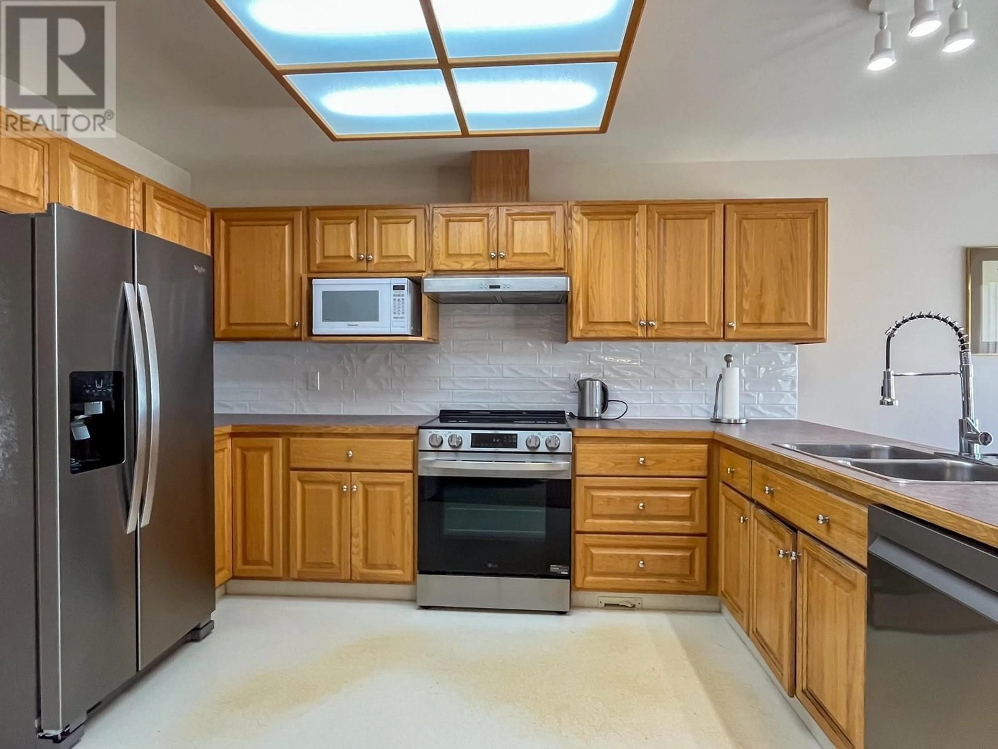 Standard kitchen, ceramic/tile floor for 501 STANLEY CRESCENT, Kelowna British Columbia V1W4L8