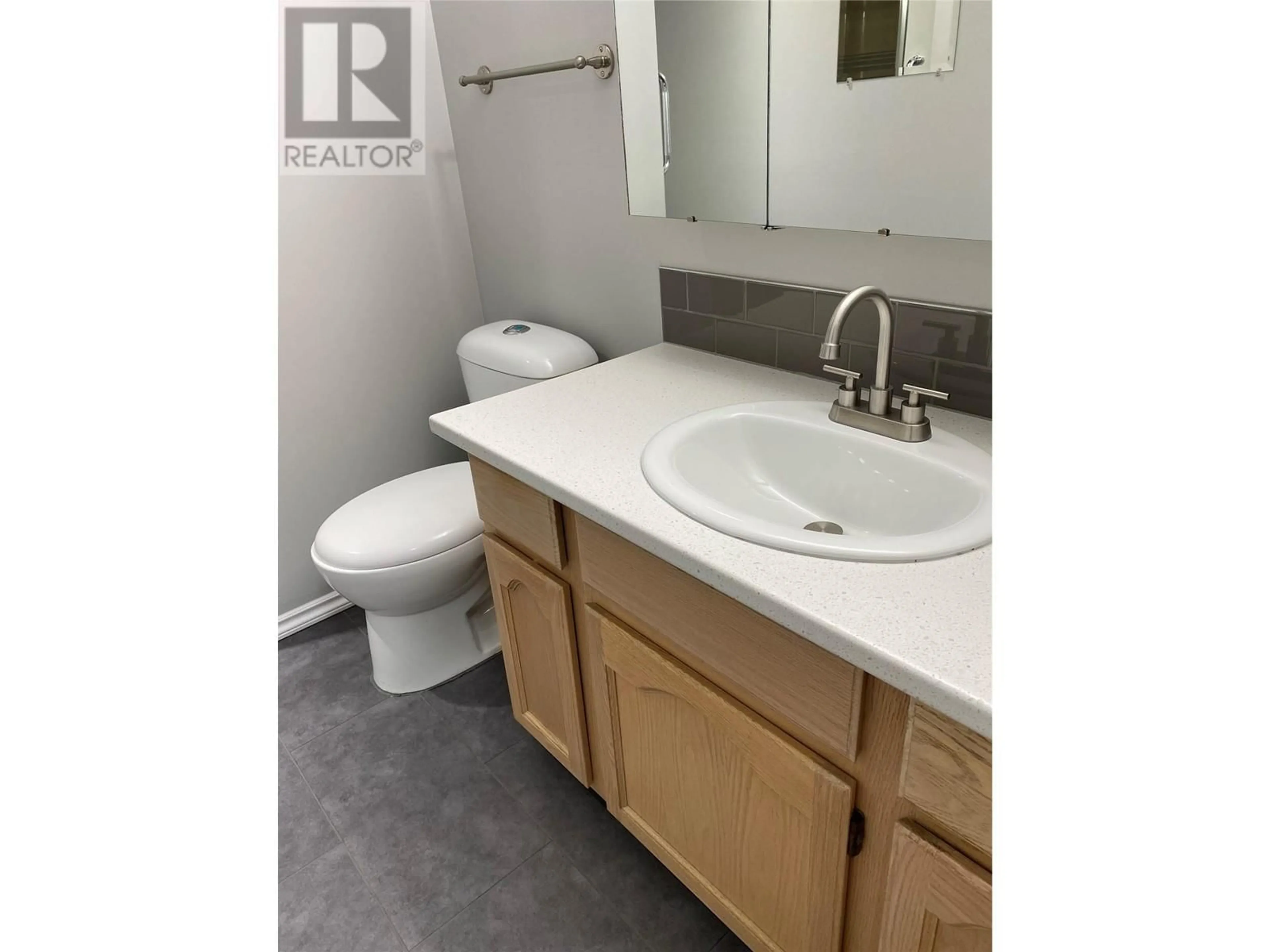 Standard bathroom, ceramic/tile floor for 208 - 272 GREEN AVENUE WEST, Penticton British Columbia V2A3T2