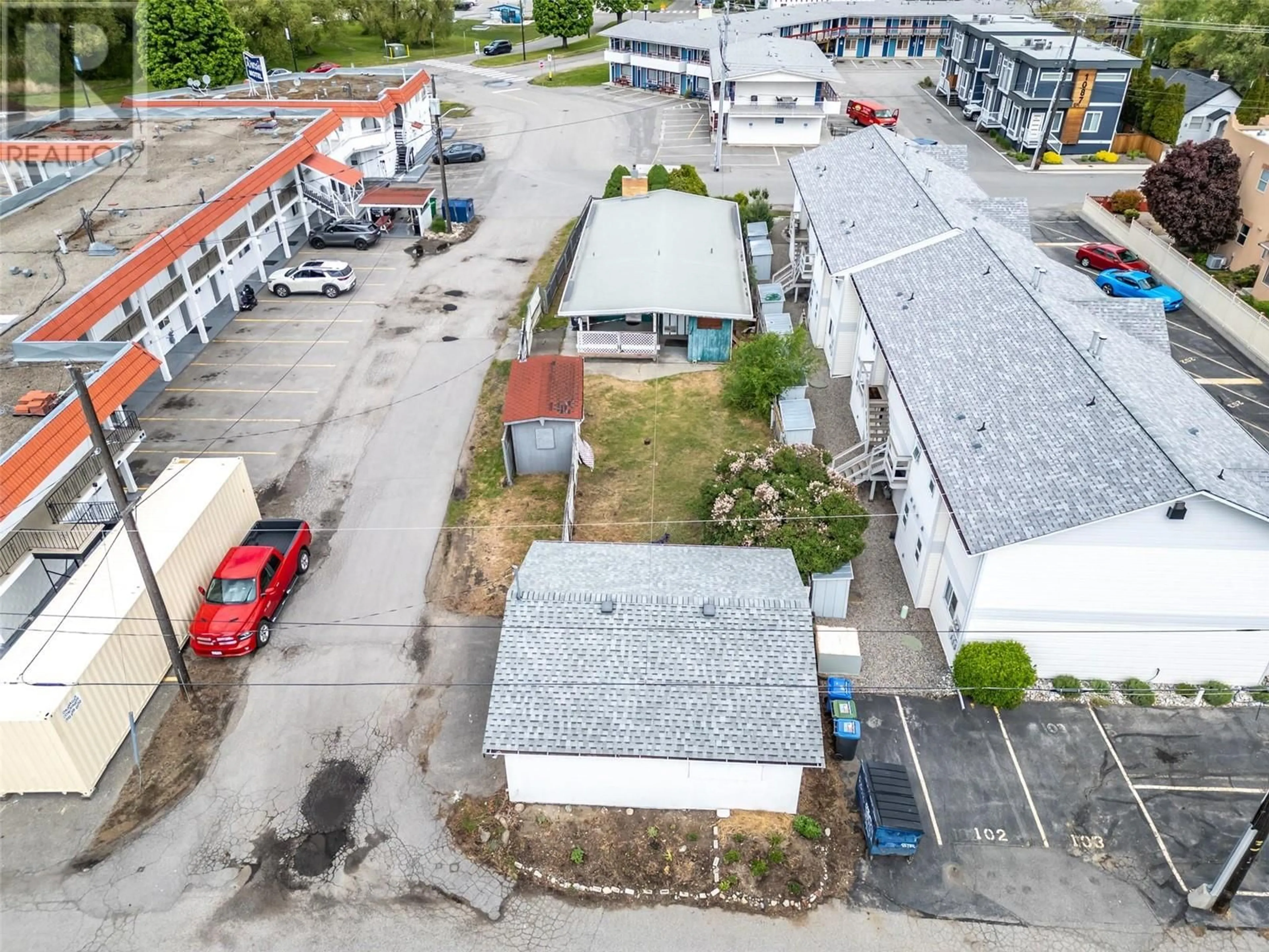 A pic from outside/outdoor area/front of a property/back of a property/a pic from drone, building for 1084 DYNES AVENUE, Penticton British Columbia V2A1G1