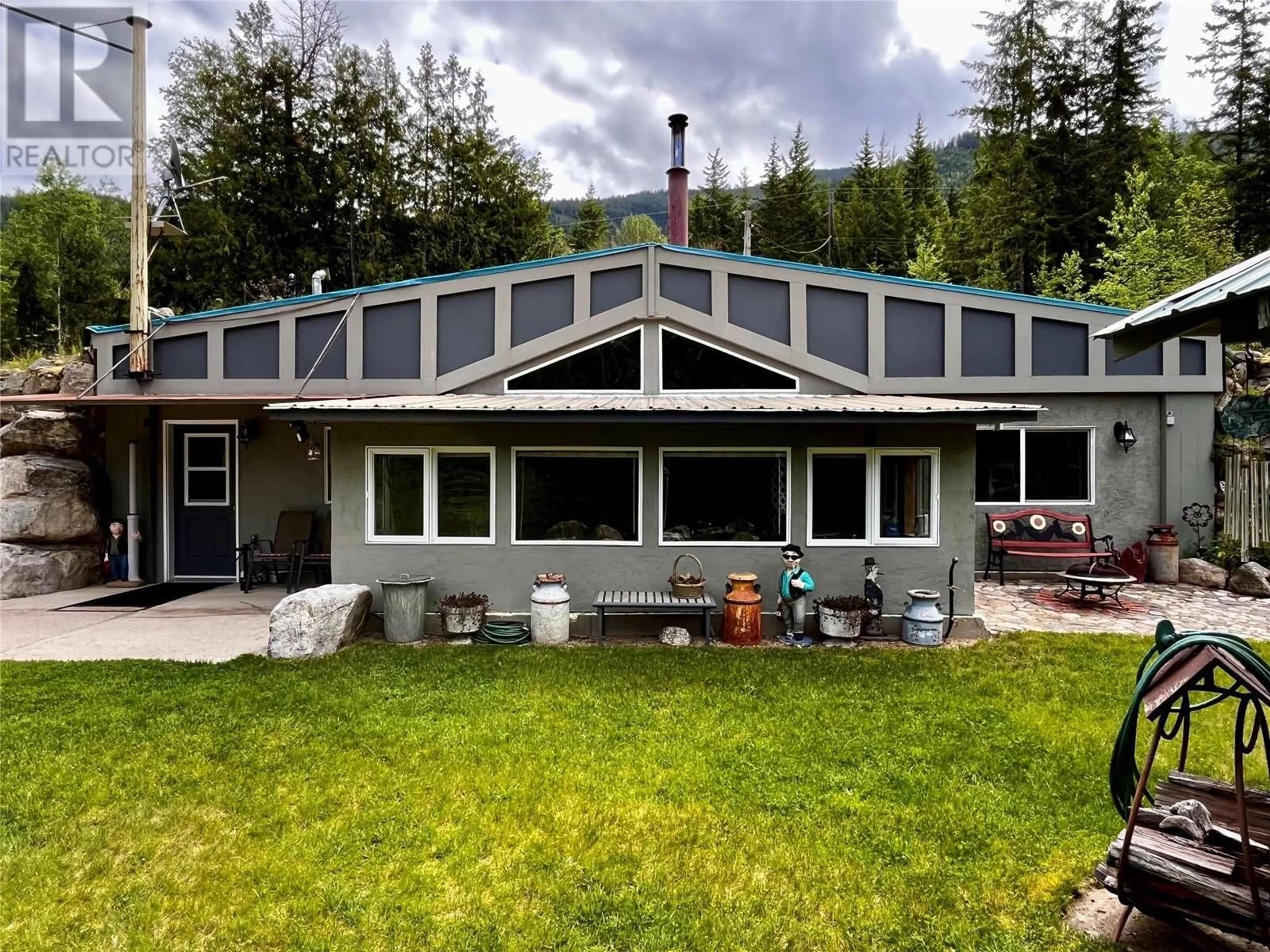 Home with vinyl exterior material, mountain view for 7705 OMEN ROAD, Fauquier British Columbia V0G1K0