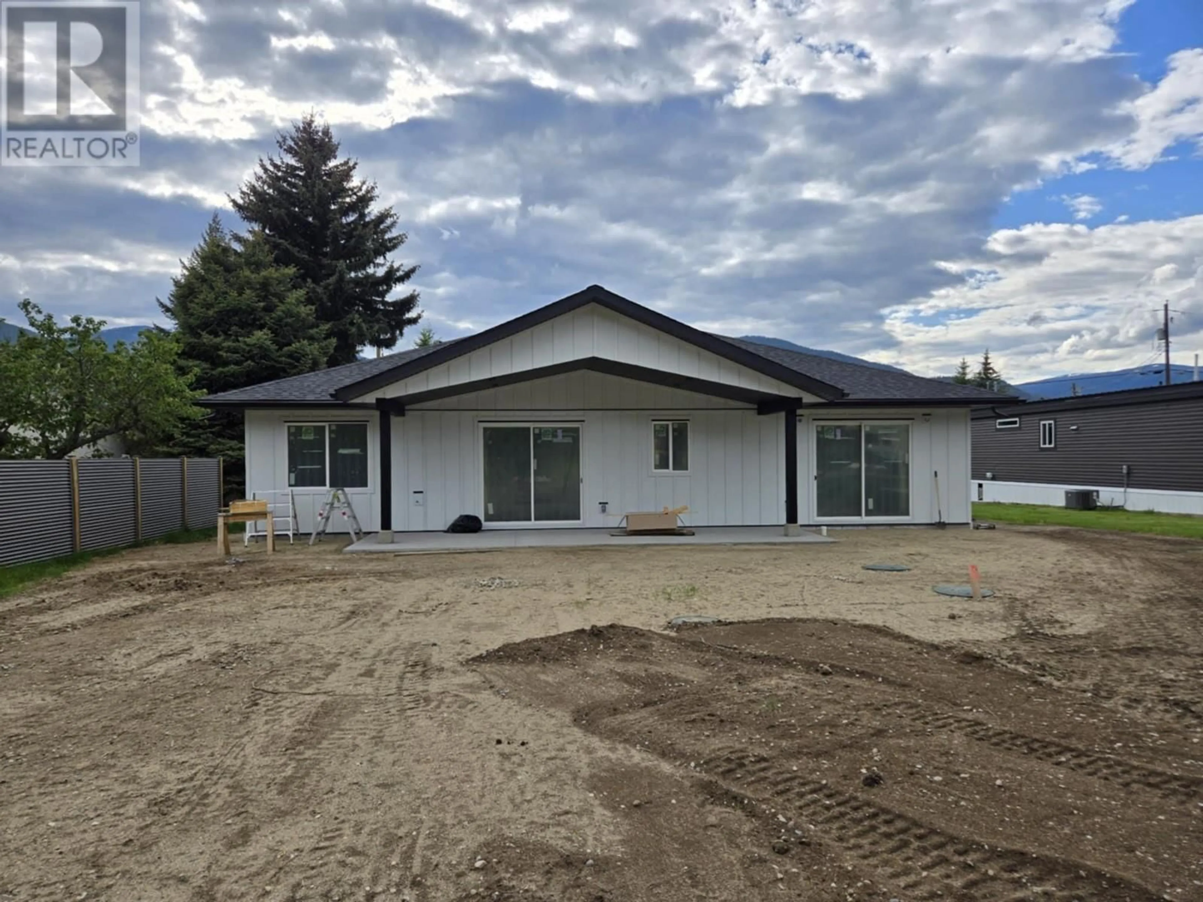 Home with vinyl exterior material, unknown for 920 WATERLOO CRESCENT, Ootischenia British Columbia V1N4M3