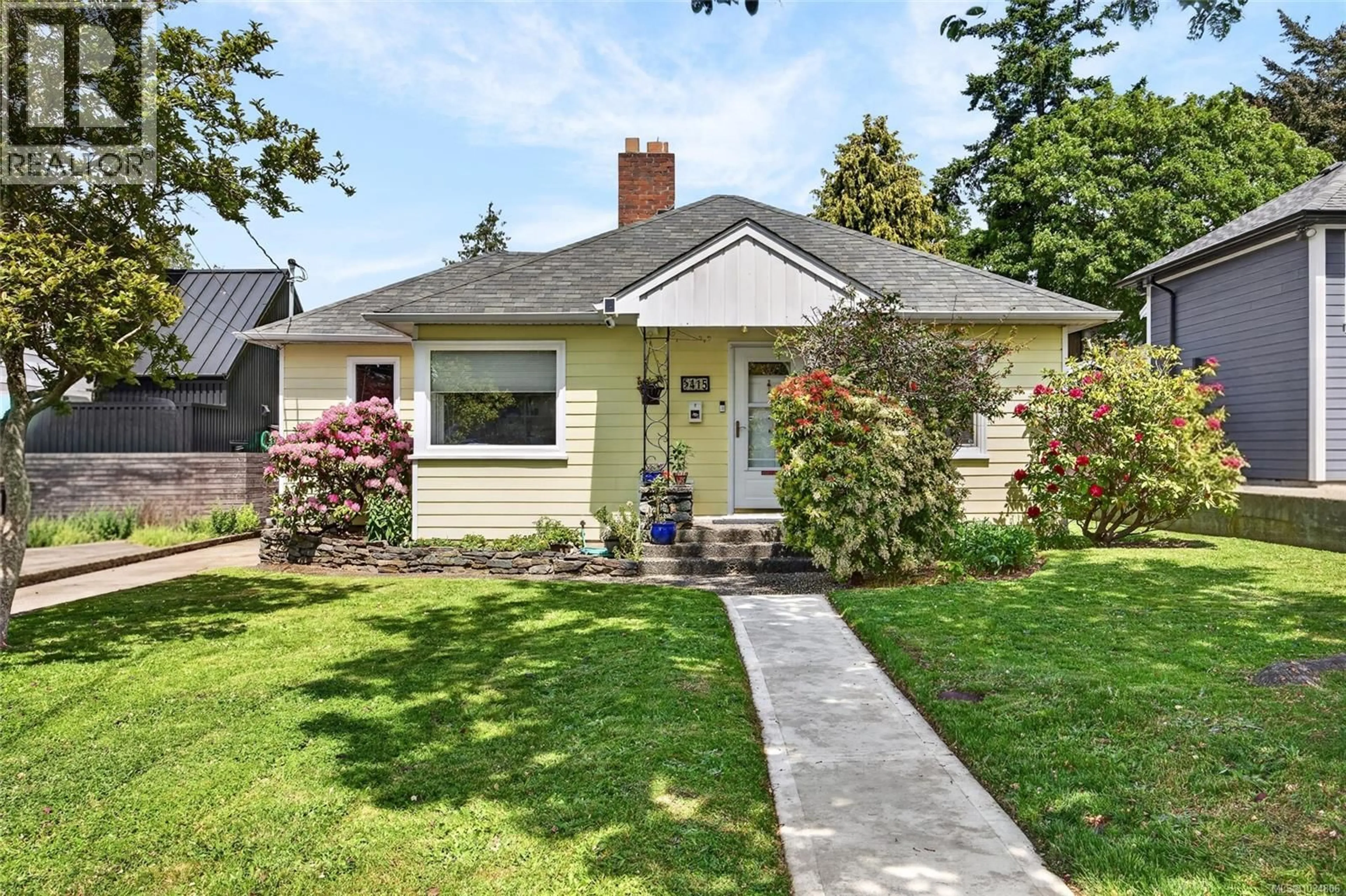 Home with vinyl exterior material, street for 415 DUNDAS STREET, Victoria British Columbia V9A3K1