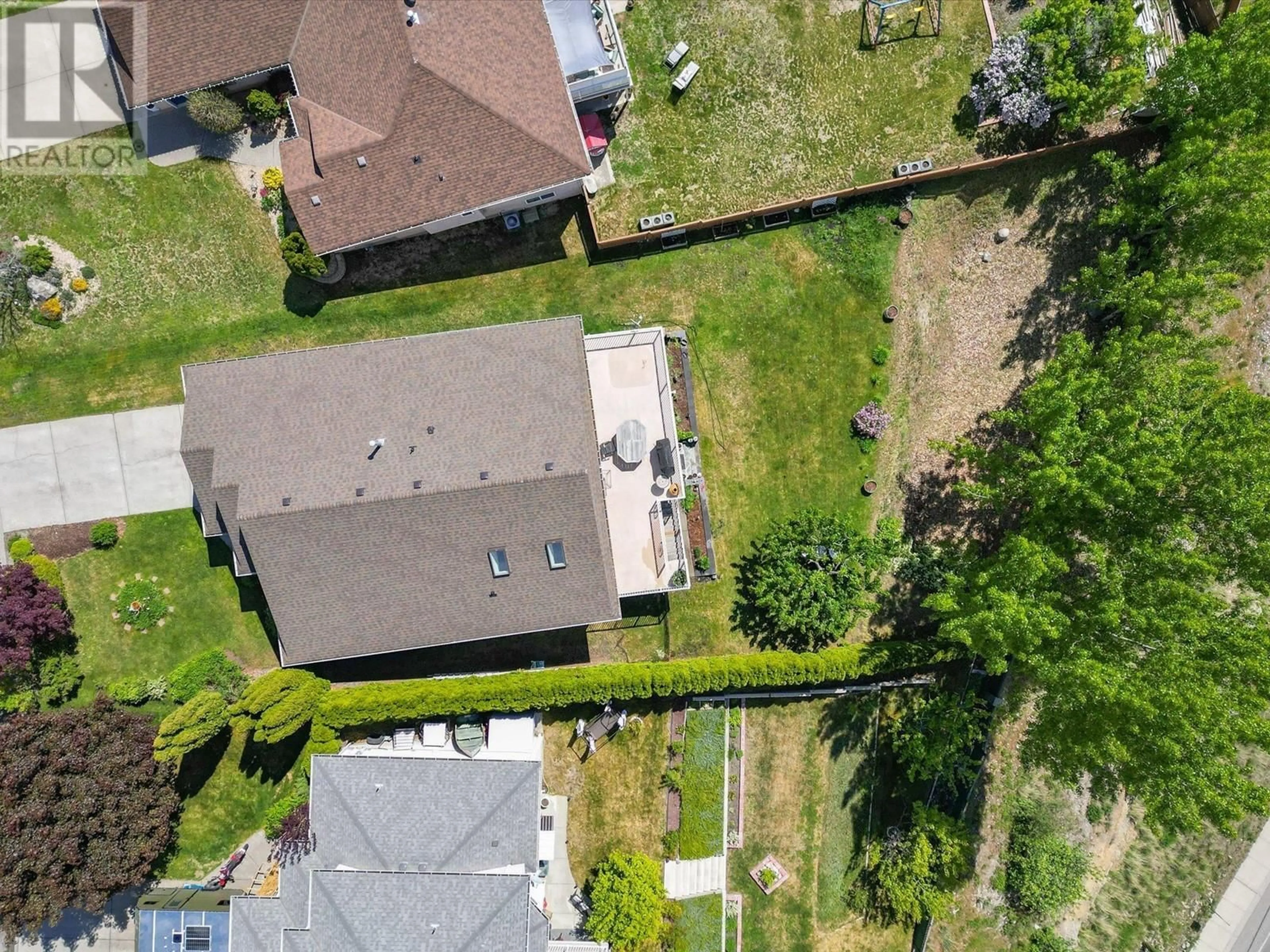 A pic from outside/outdoor area/front of a property/back of a property/a pic from drone, street for 2128 SUNVIEW DRIVE, West Kelowna British Columbia V1Z3R1