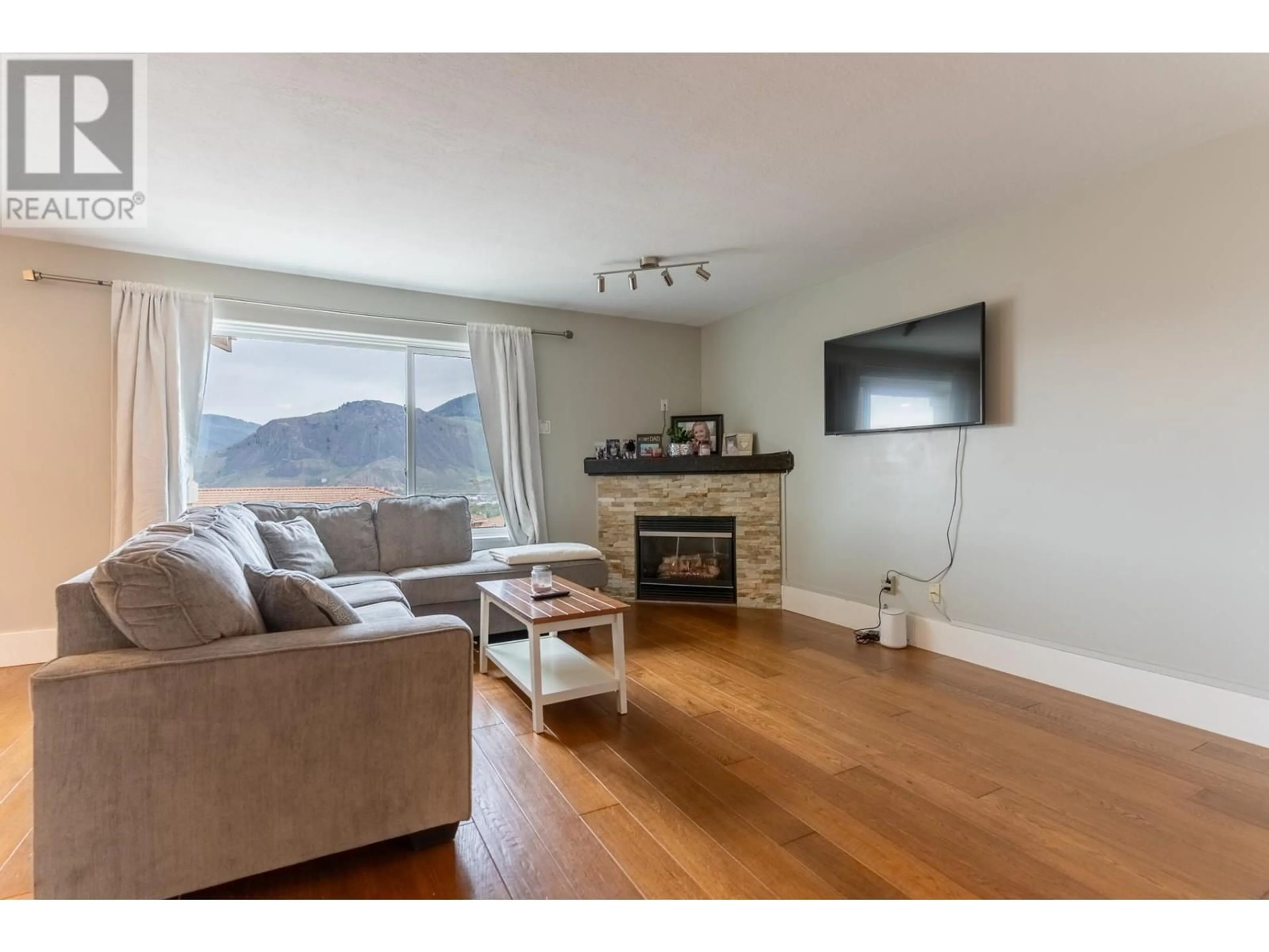 Living room with furniture, wood/laminate floor for 406 - 875 SAHALI TERRACE, Kamloops British Columbia V2C6W8