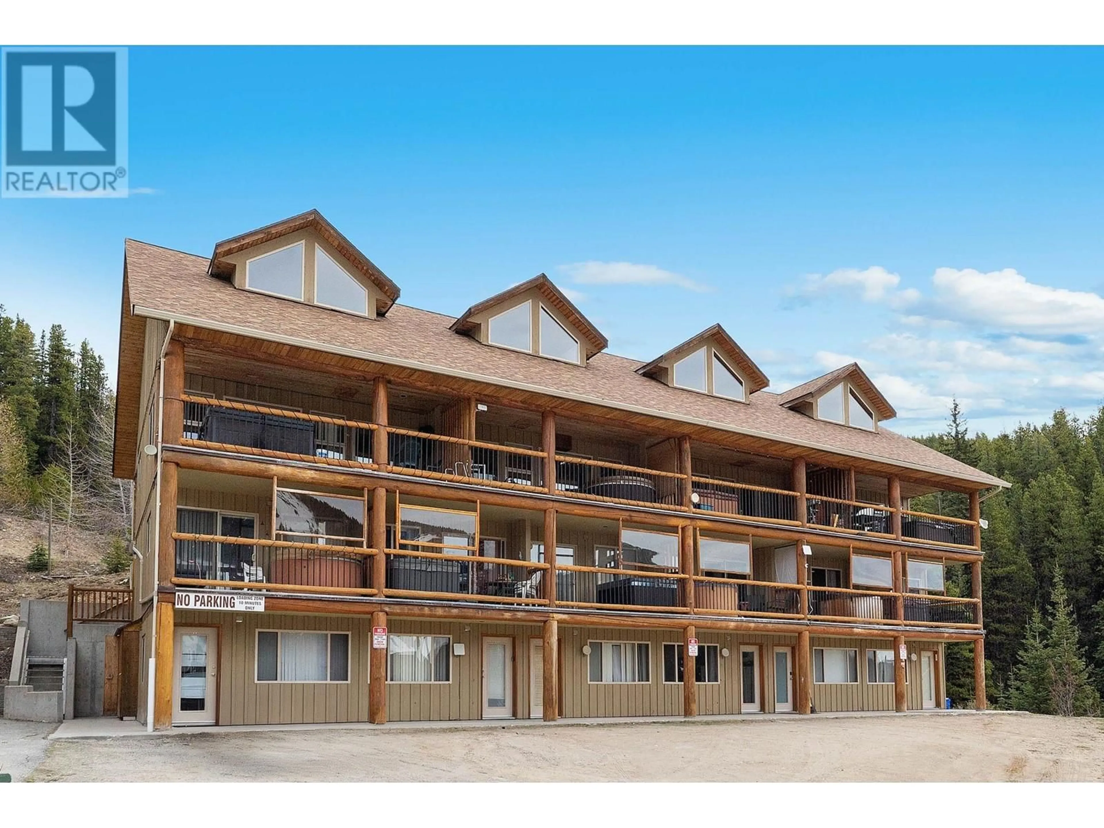 Patio, building for 104 - 161 CLEARVIEW CRESCENT, Penticton British Columbia V0H0E2