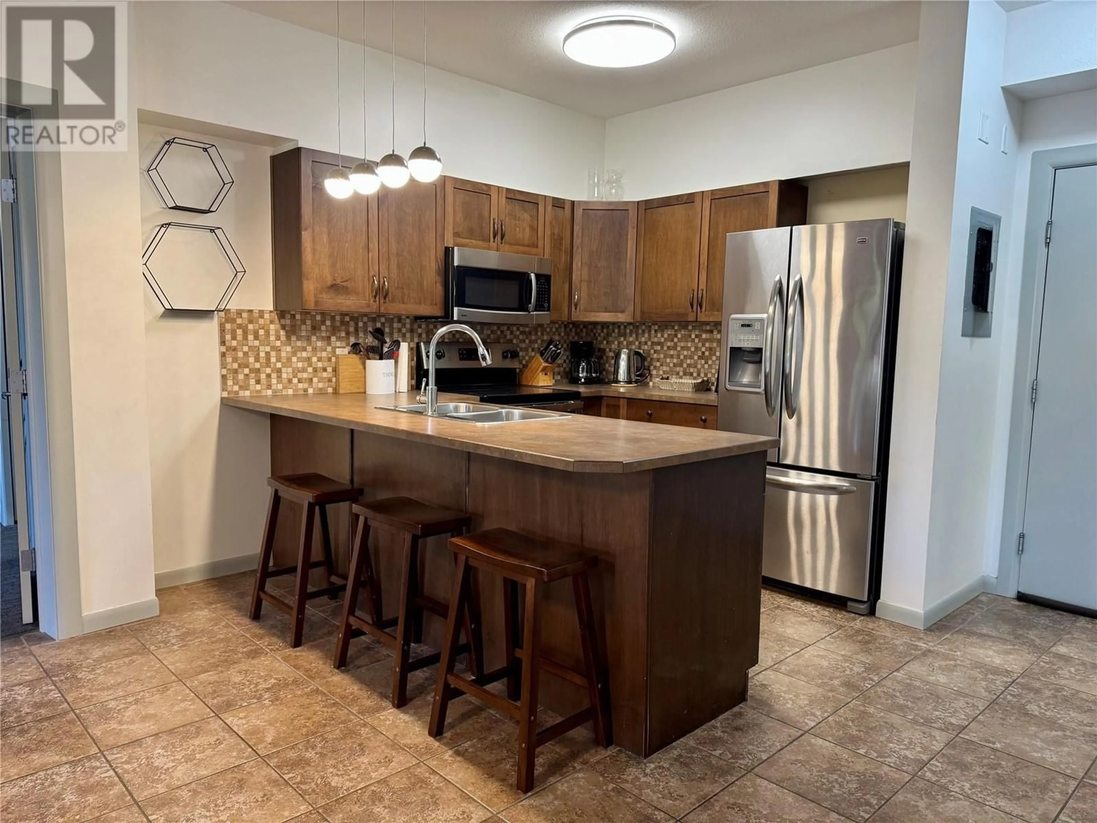 Open concept kitchen, ceramic/tile floor for 448 - 654 COOK ROAD, Kelowna British Columbia V1W3G7