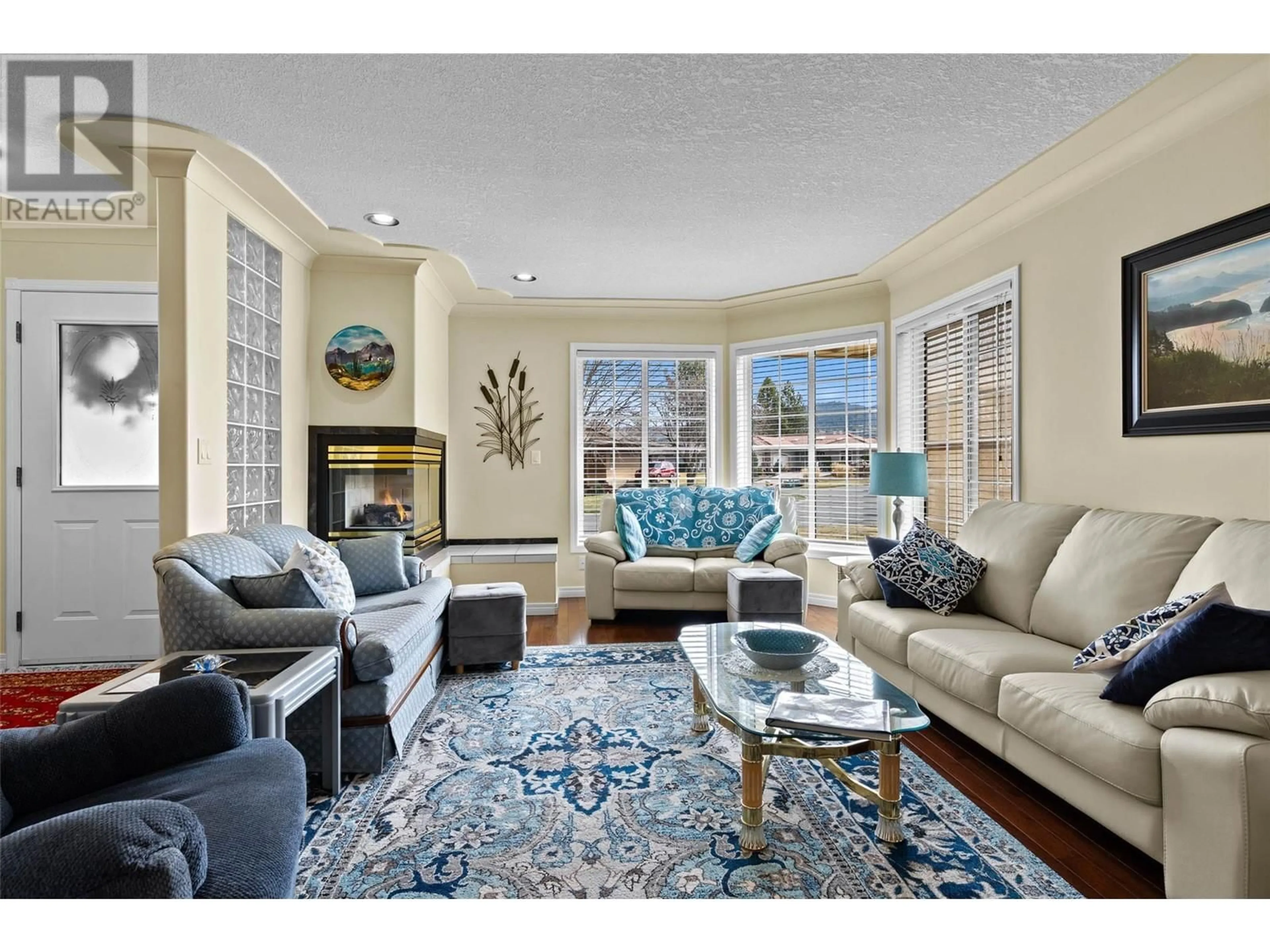 Living room with furniture, carpet floor for 461 NUEVA WYND, Kamloops British Columbia V2H1S1