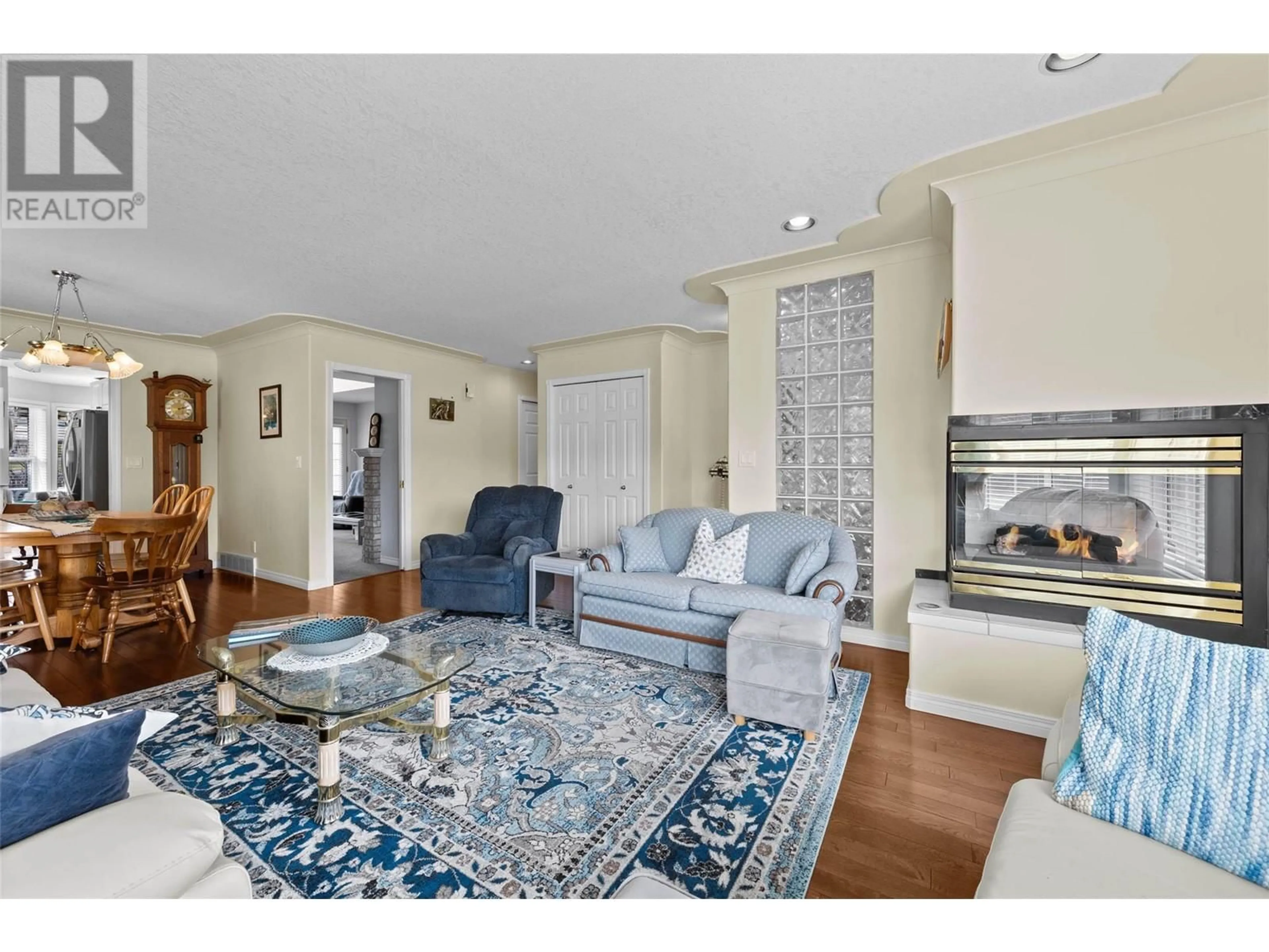 Living room with furniture, unknown for 461 NUEVA WYND, Kamloops British Columbia V2H1S1