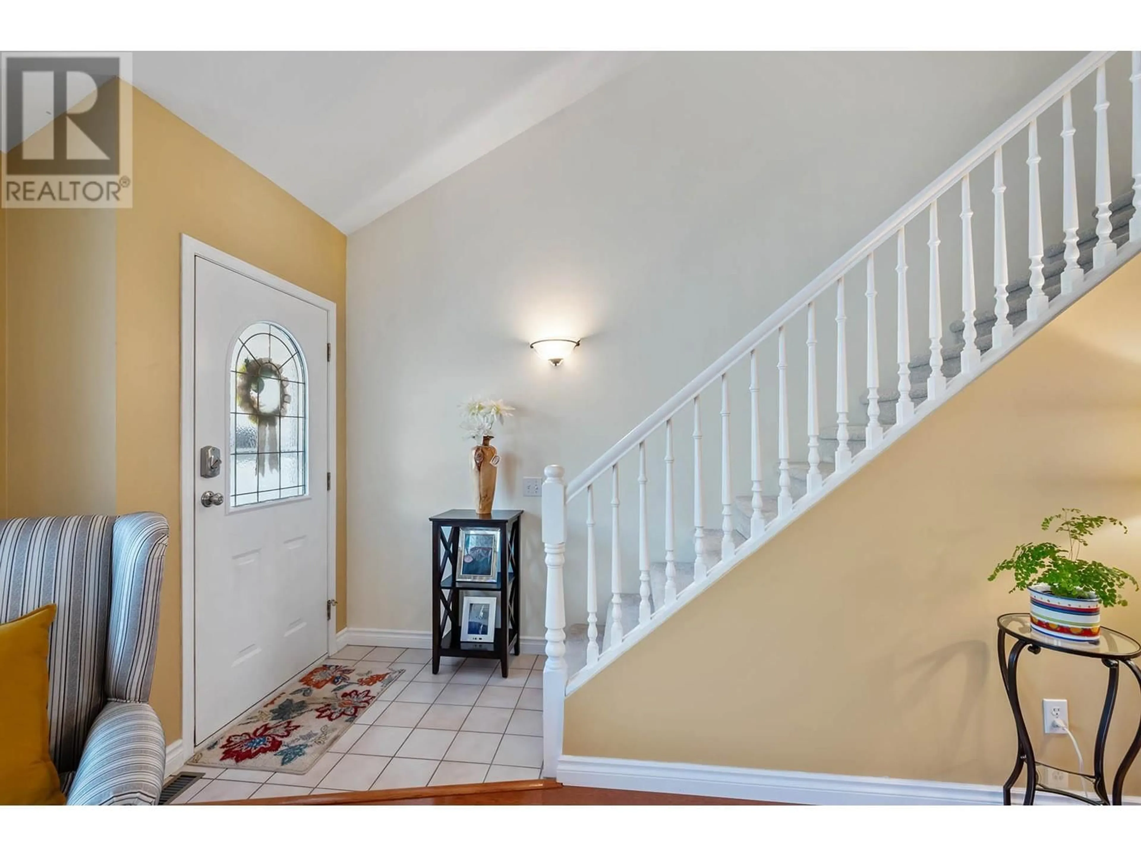 Indoor entryway for 42 - 1195 14TH STREET, Kamloops British Columbia V2B8L1