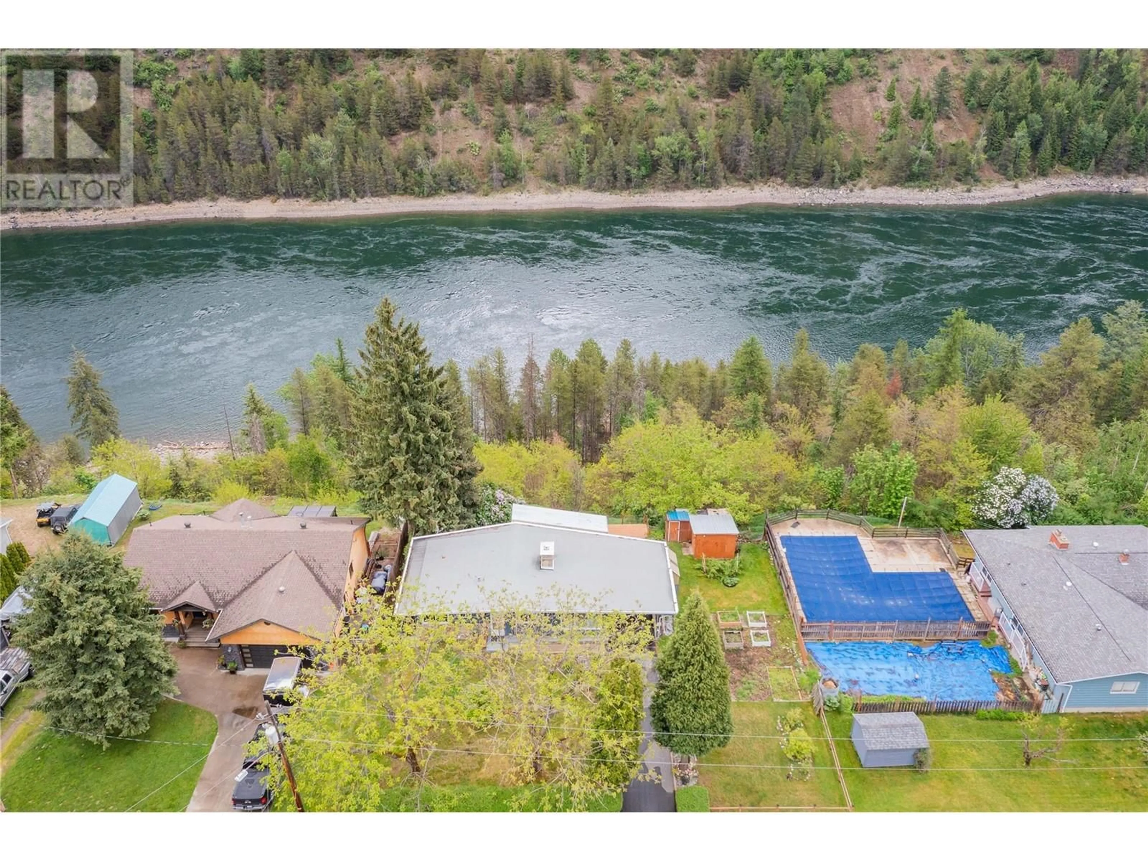 A pic from outside/outdoor area/front of a property/back of a property/a pic from drone, water/lake/river/ocean view for 435 104TH STREET, Castlegar British Columbia V1N3G6