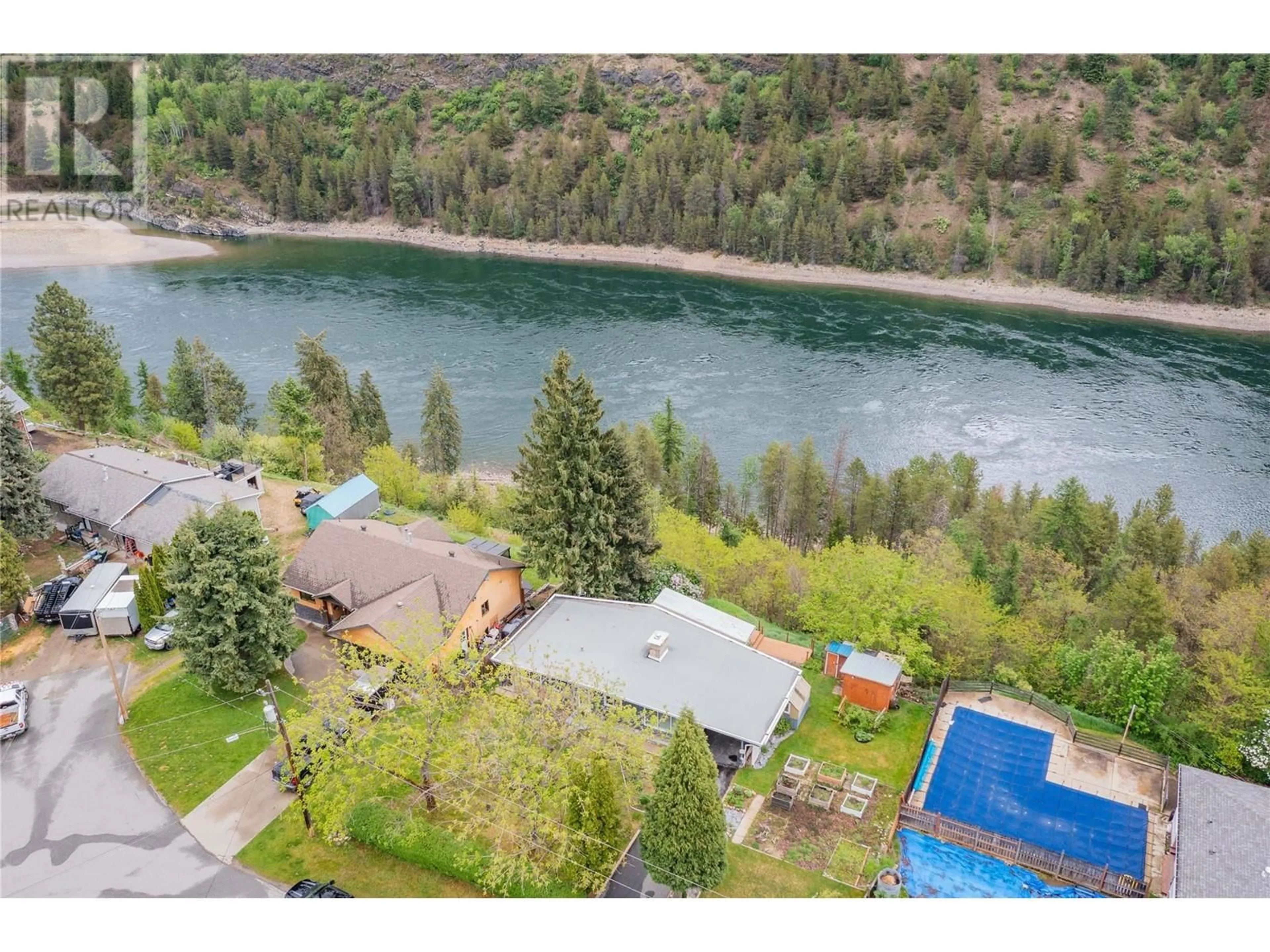 A pic from outside/outdoor area/front of a property/back of a property/a pic from drone, water/lake/river/ocean view for 435 104TH STREET, Castlegar British Columbia V1N3G6