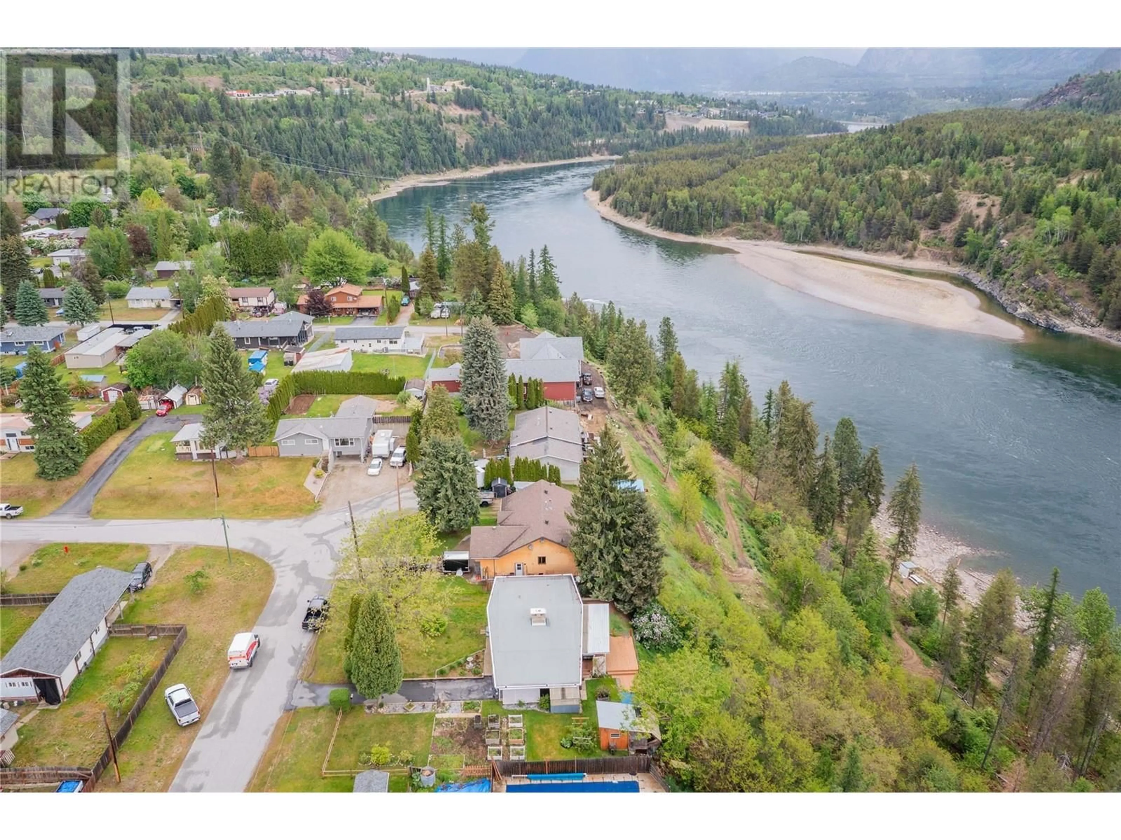 A pic from outside/outdoor area/front of a property/back of a property/a pic from drone, water/lake/river/ocean view for 435 104TH STREET, Castlegar British Columbia V1N3G6