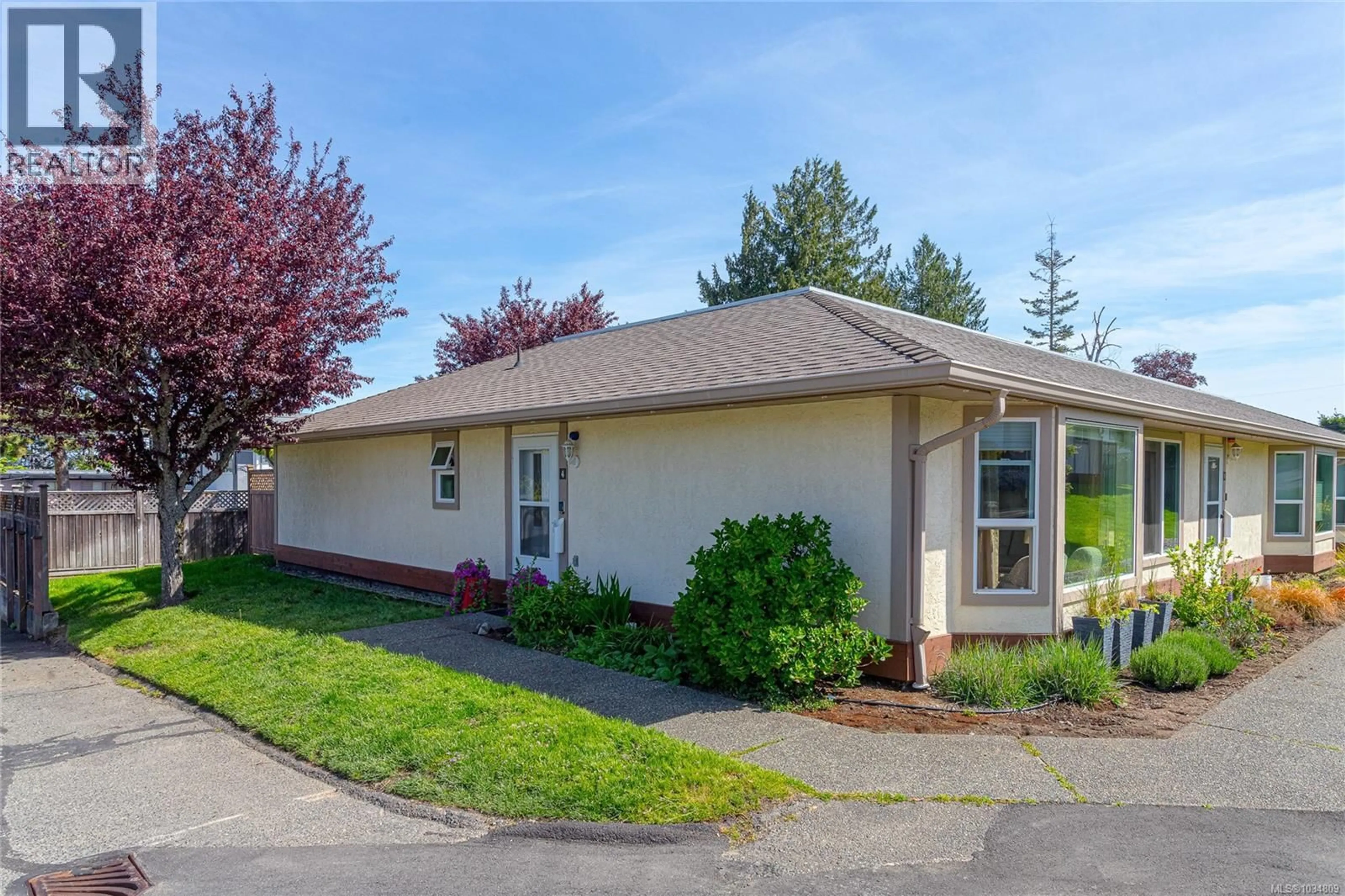 Home with vinyl exterior material, street for 4 - 100 ABBEY LANE, Parksville British Columbia V9P1N4