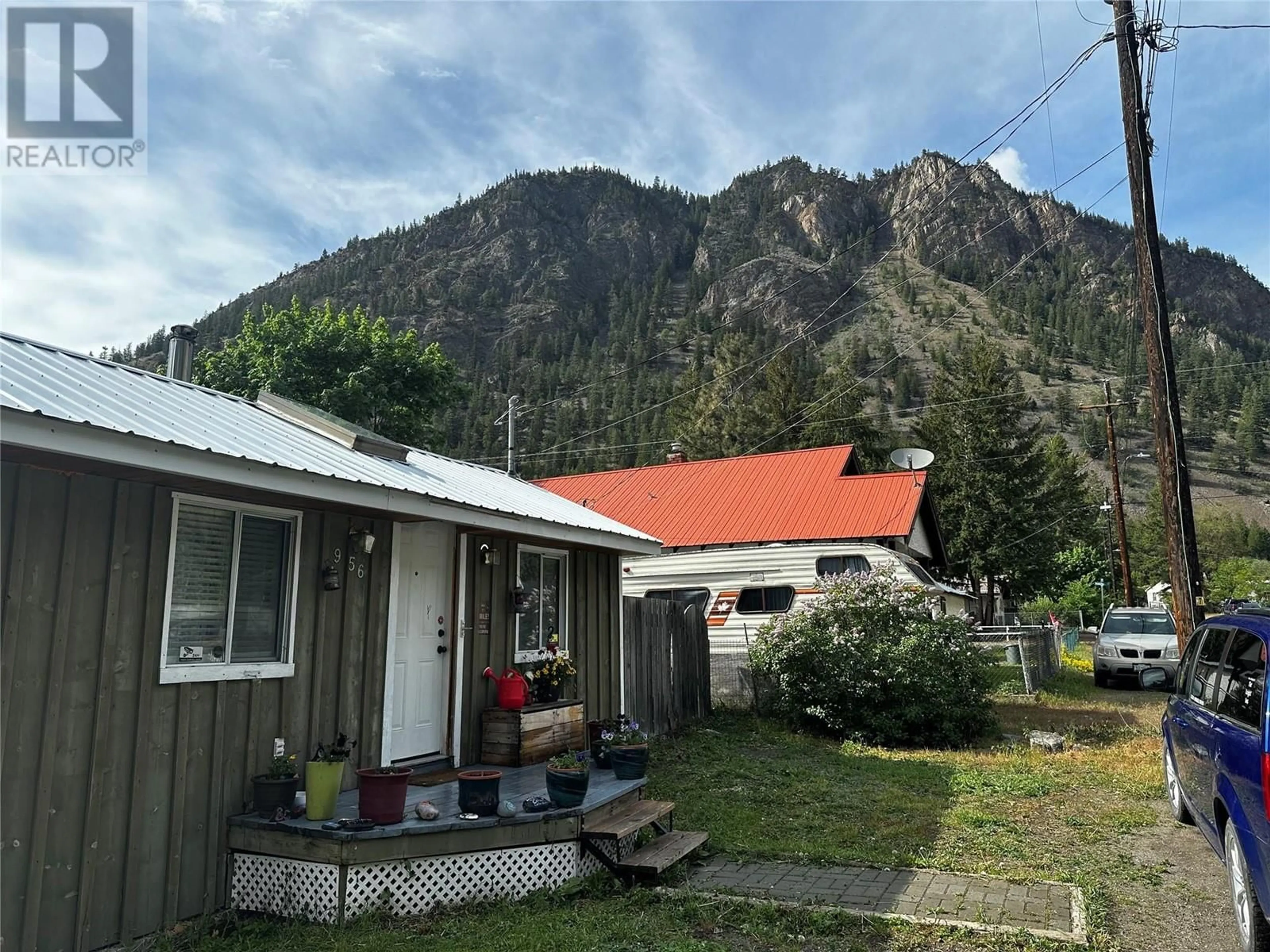 A pic from outside/outdoor area/front of a property/back of a property/a pic from drone, mountain view for 956 RICHTER AVENUE, Hedley British Columbia V0X1K0