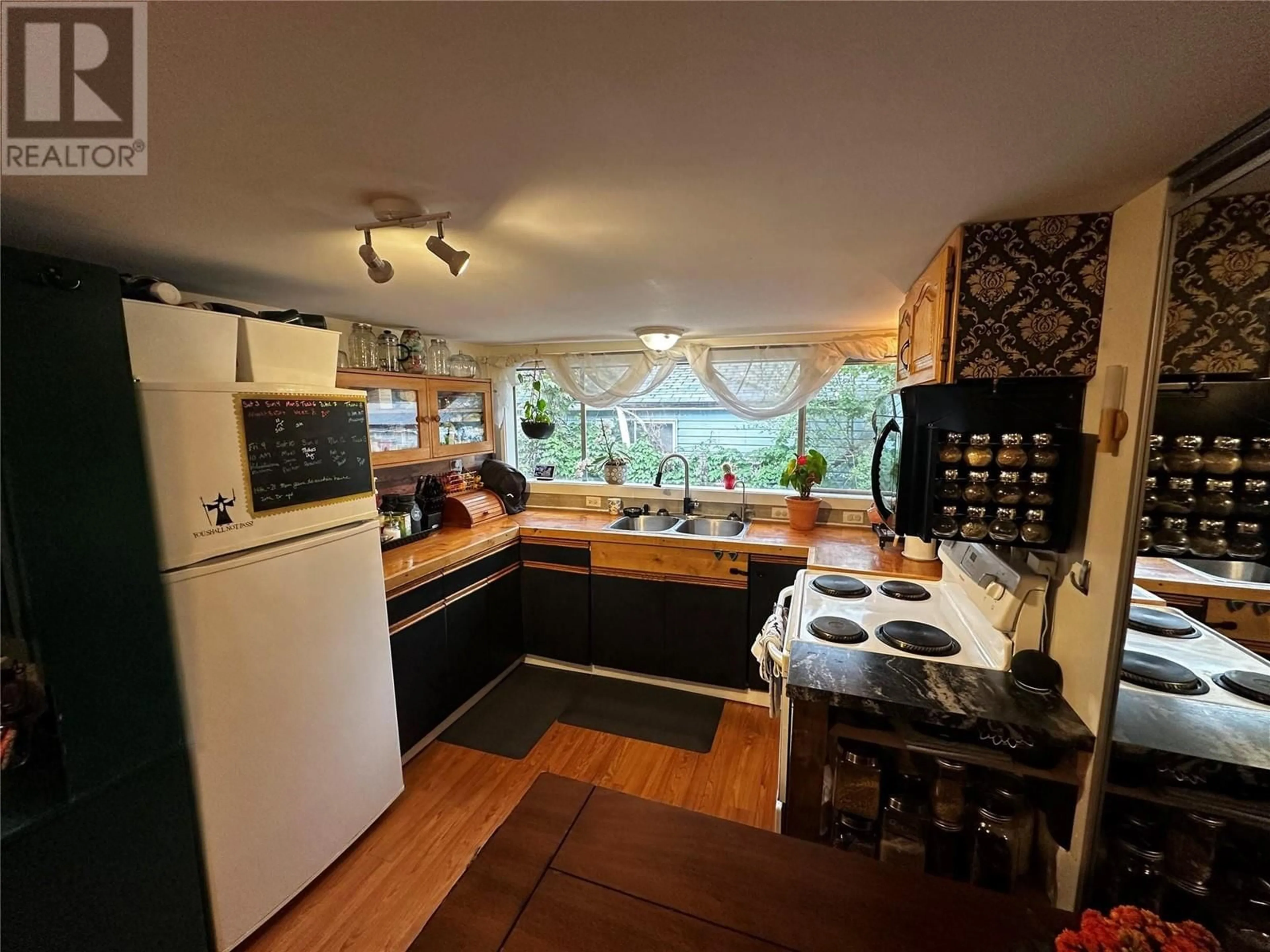 Standard kitchen, unknown for 956 RICHTER AVENUE, Hedley British Columbia V0X1K0