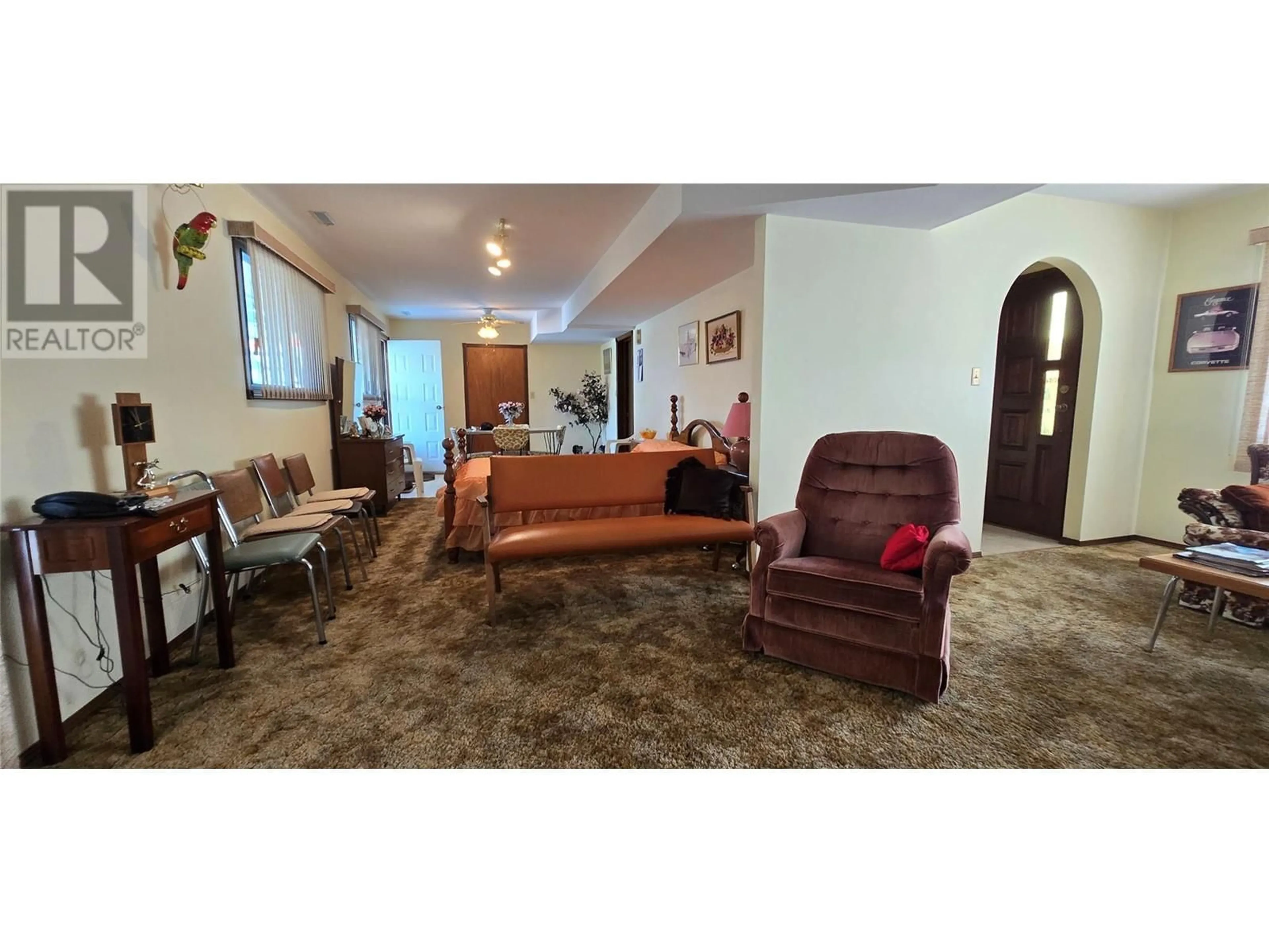 Living room with furniture, unknown for 26 BAYVIEW CRESCENT, Osoyoos British Columbia V0H1v6
