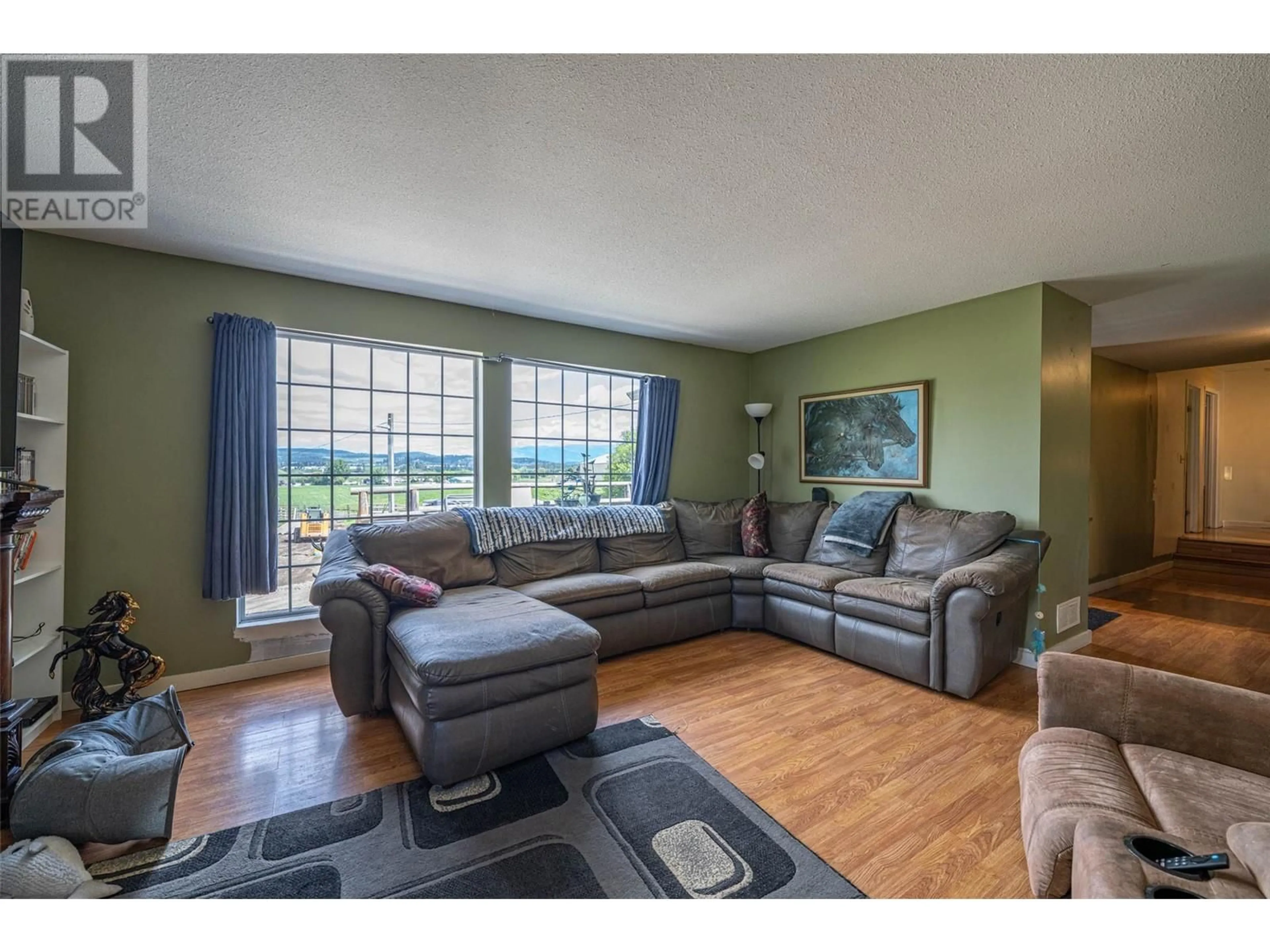 Living room with furniture, unknown for 1956 ROSEDALE E AVENUE, Armstrong British Columbia V4Y0P1