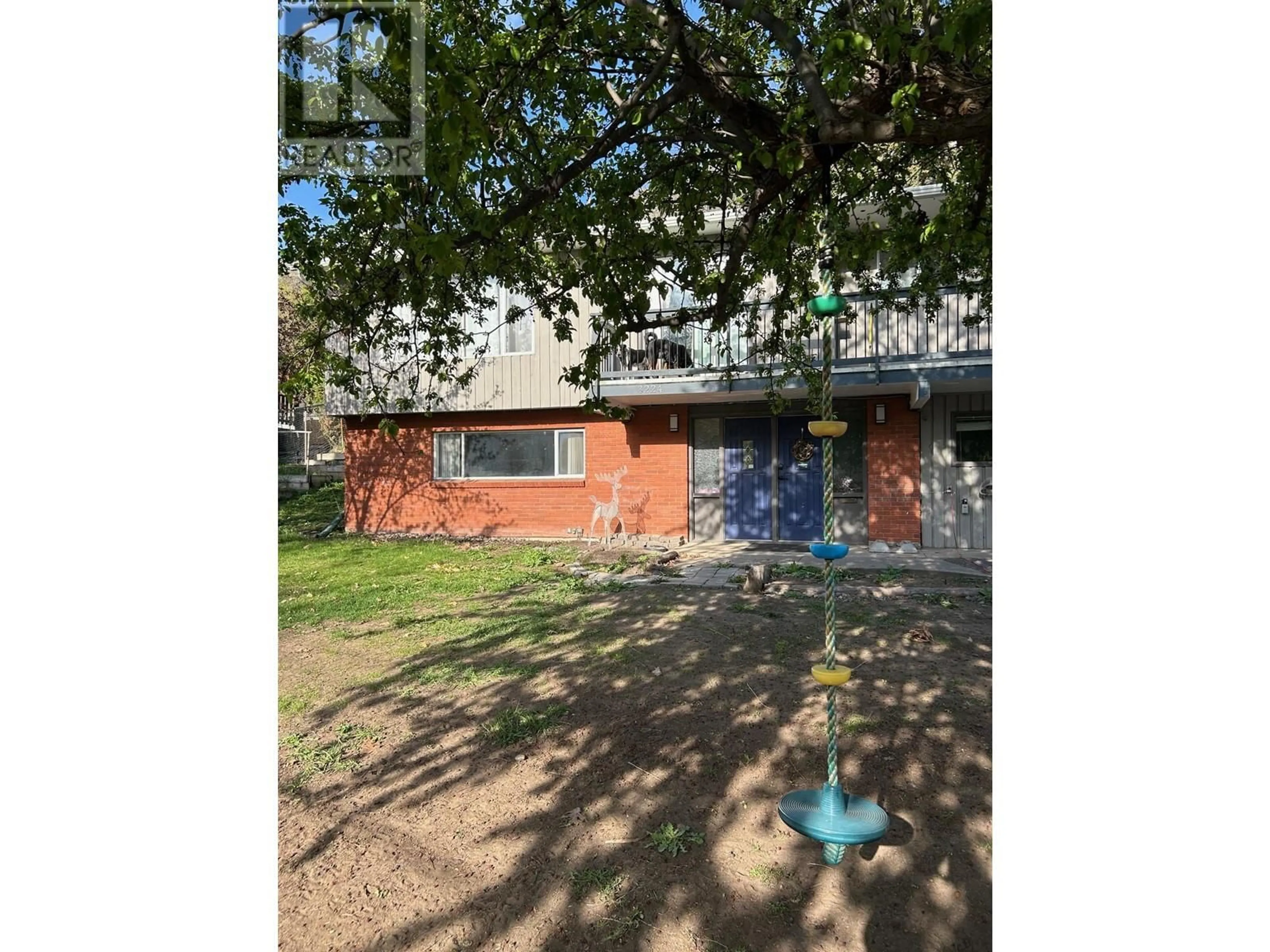 A pic from outside/outdoor area/front of a property/back of a property/a pic from drone, building for 3224 ARCHIBALD PLACE, Kamloops British Columbia V2B8B2
