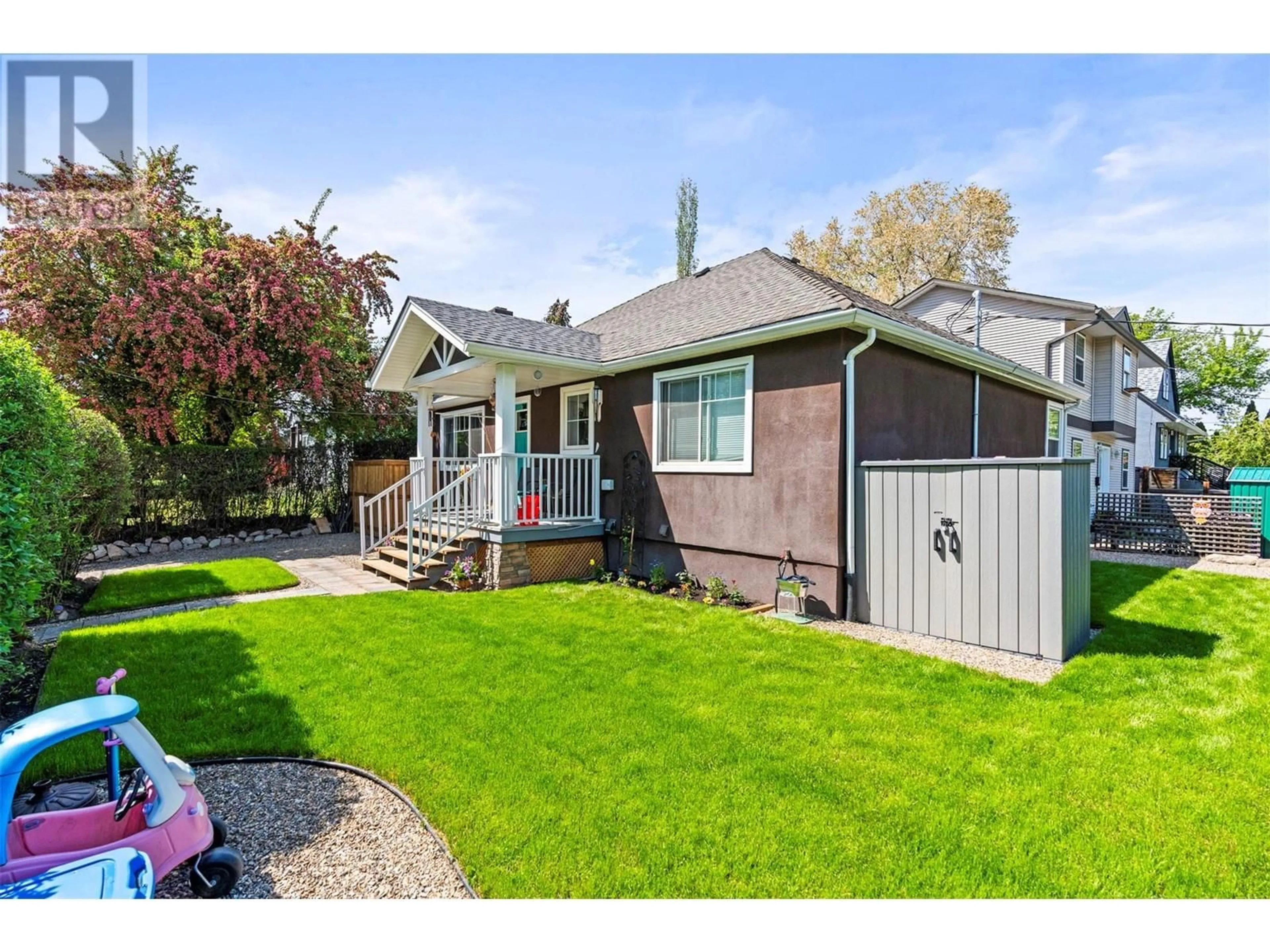 Home with vinyl exterior material, street for 1601 32 AVENUE, Vernon British Columbia V1T2J2