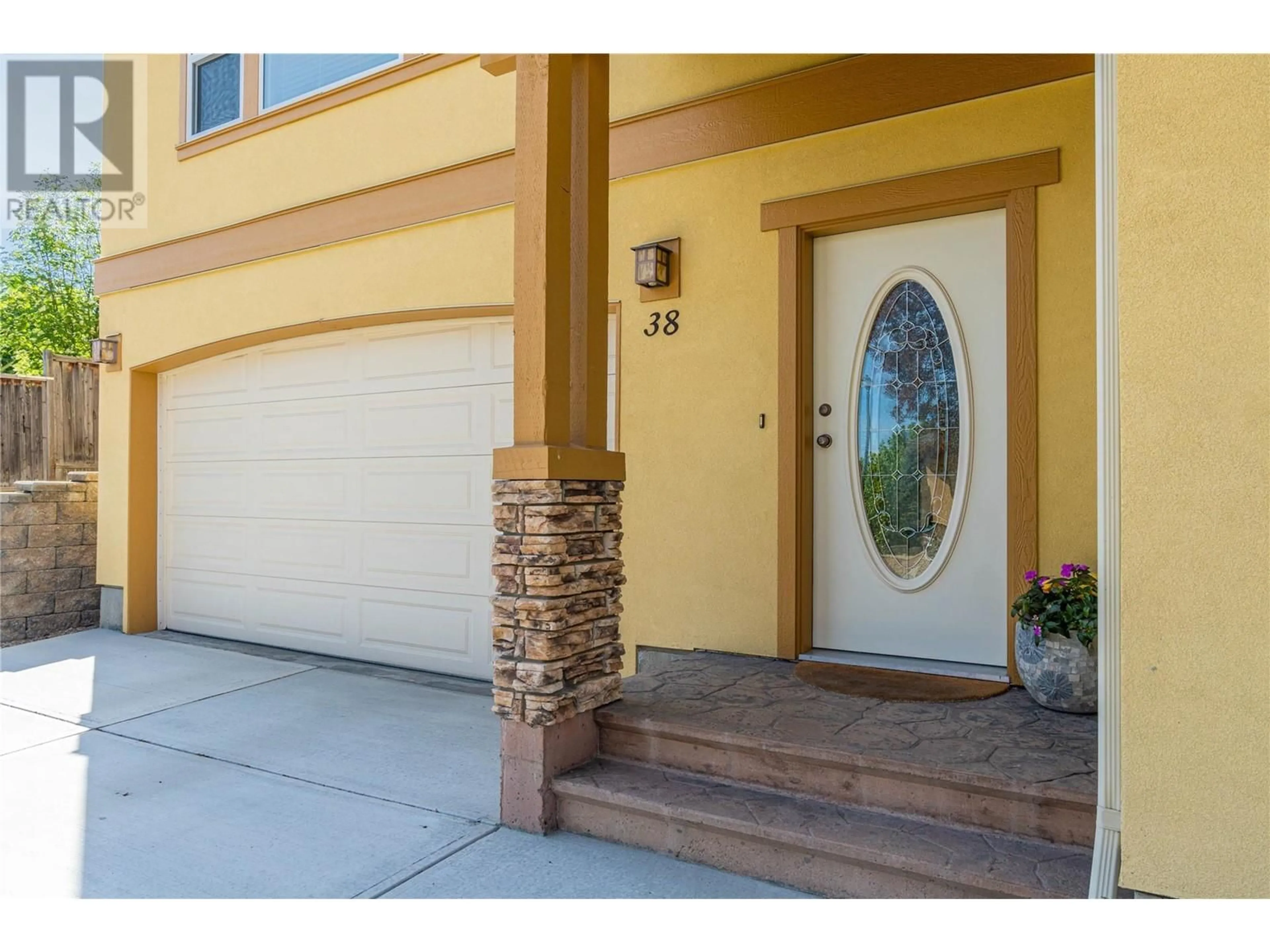 Indoor entryway for 38 - 1055 ABERDEEN DRIVE, Kamloops British Columbia V1S2A7