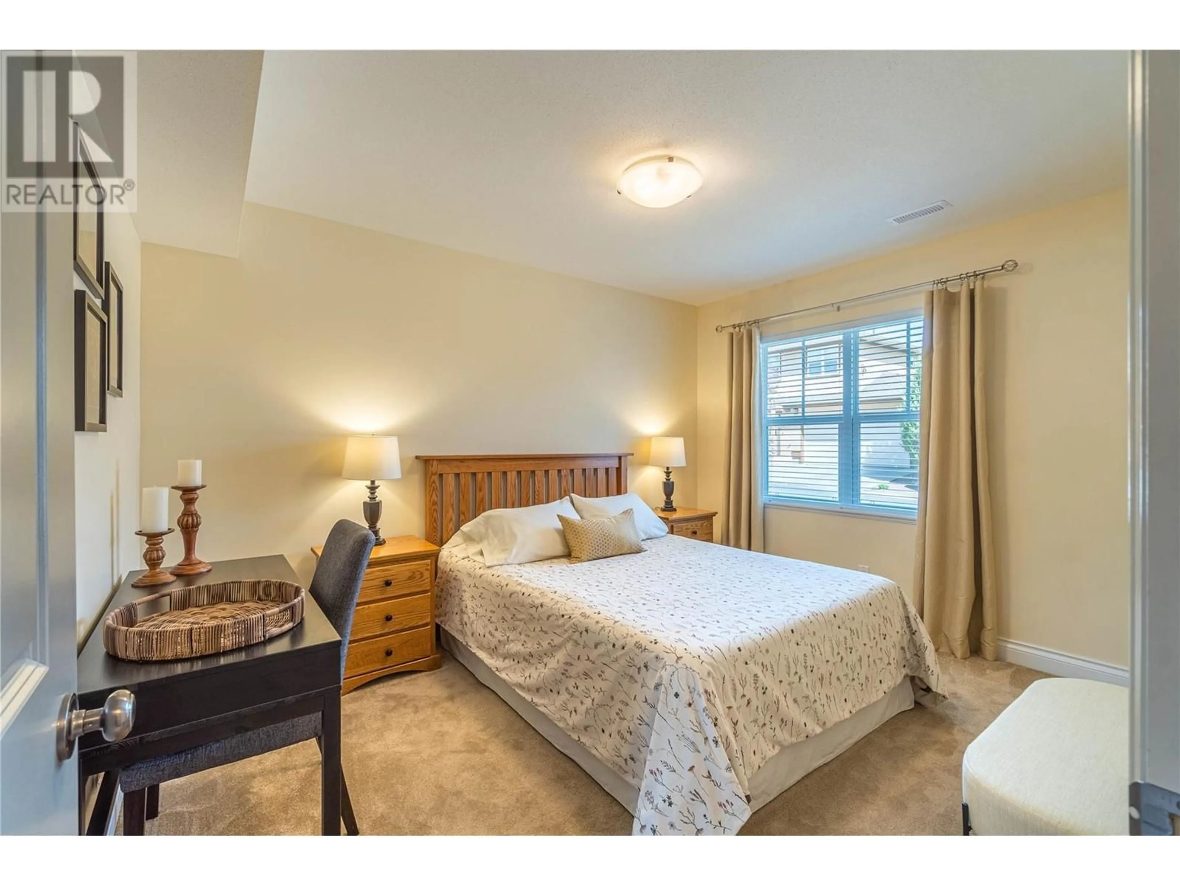 Bedroom with bed, unknown for 38 - 1055 ABERDEEN DRIVE, Kamloops British Columbia V1S2A7