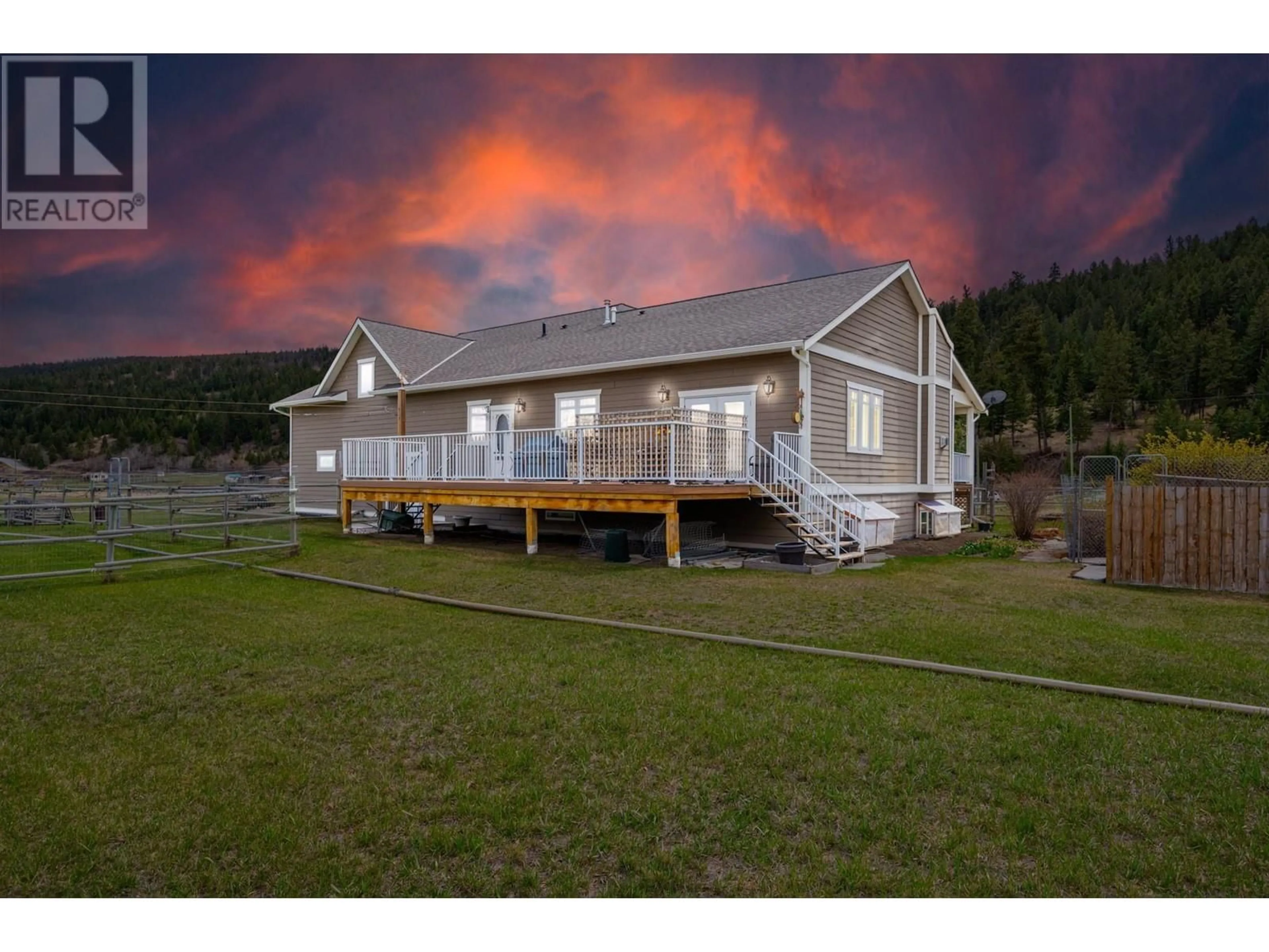 Home with vinyl exterior material, unknown for 661 LAGOON COURT ROAD, Clinton British Columbia V0K1K0