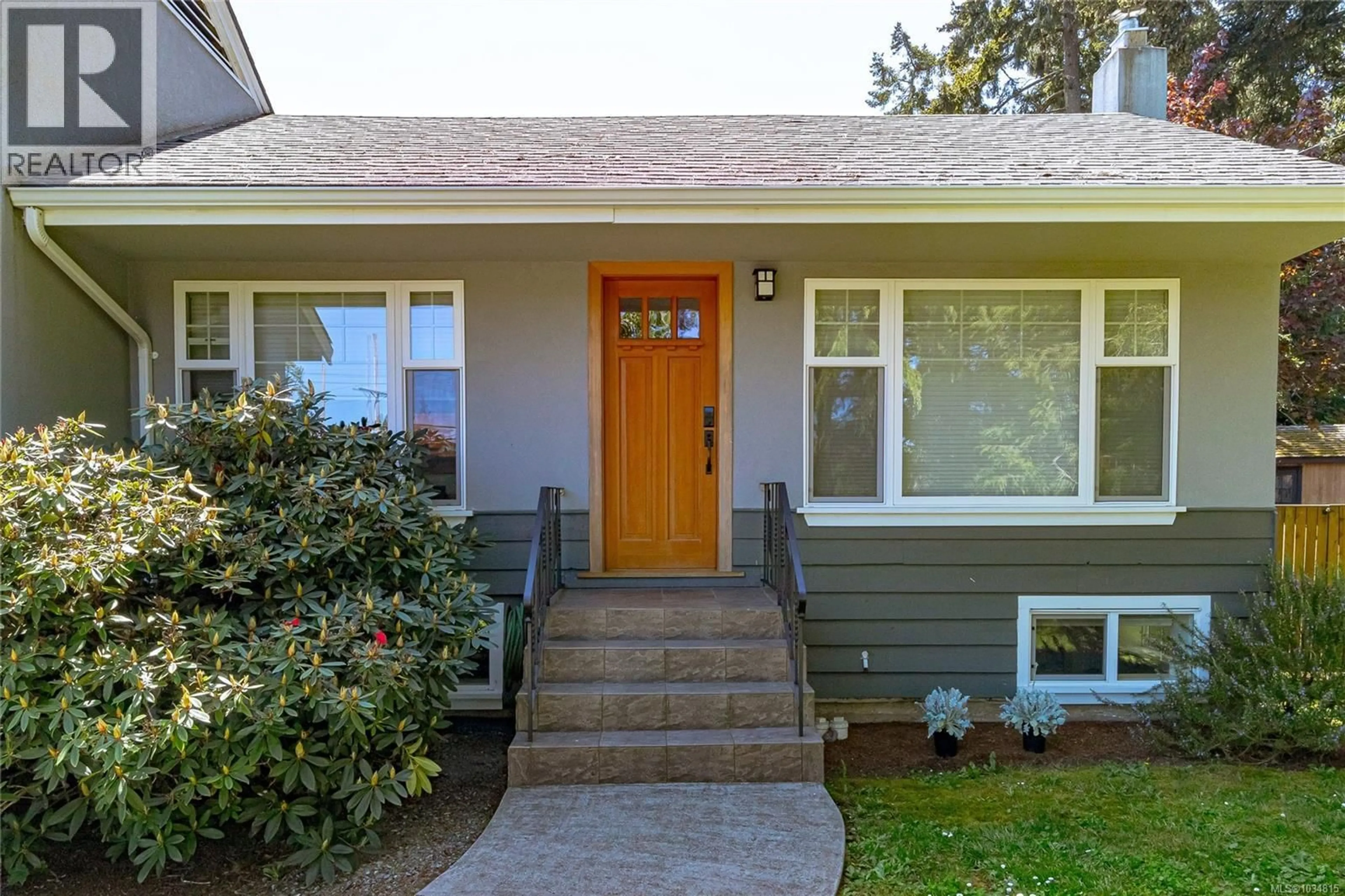 Home with vinyl exterior material, street for 1155 MARCHANT ROAD, Central Saanich British Columbia V8M1G7