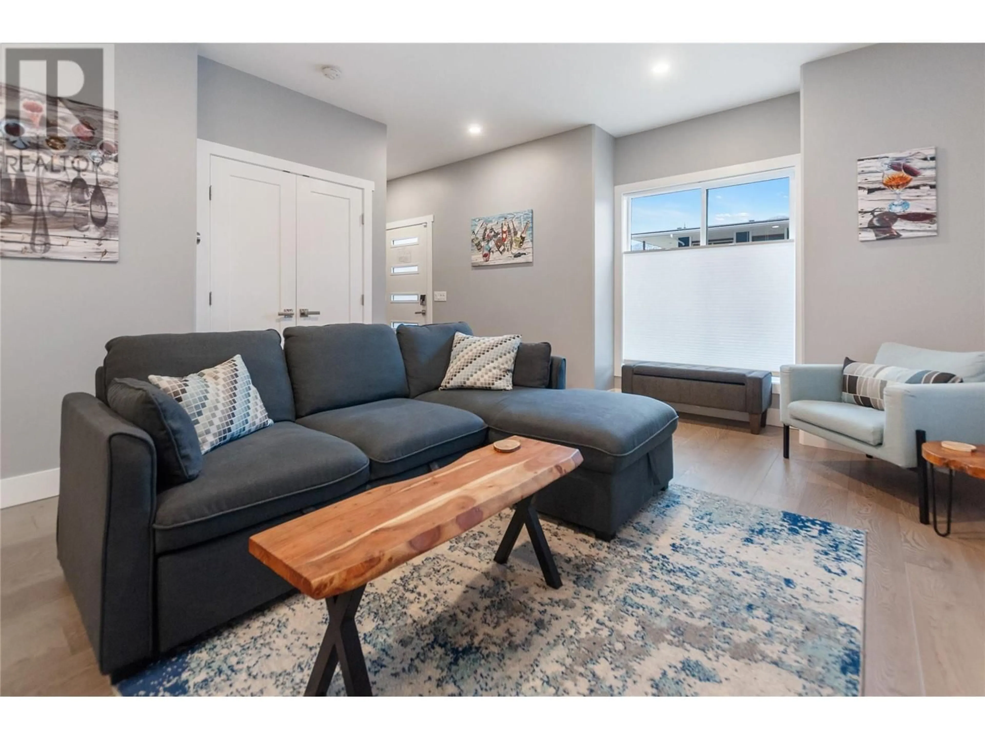 Living room with furniture, unknown for 102 - 1087 DYNES AVENUE, Penticton British Columbia V2A1E9