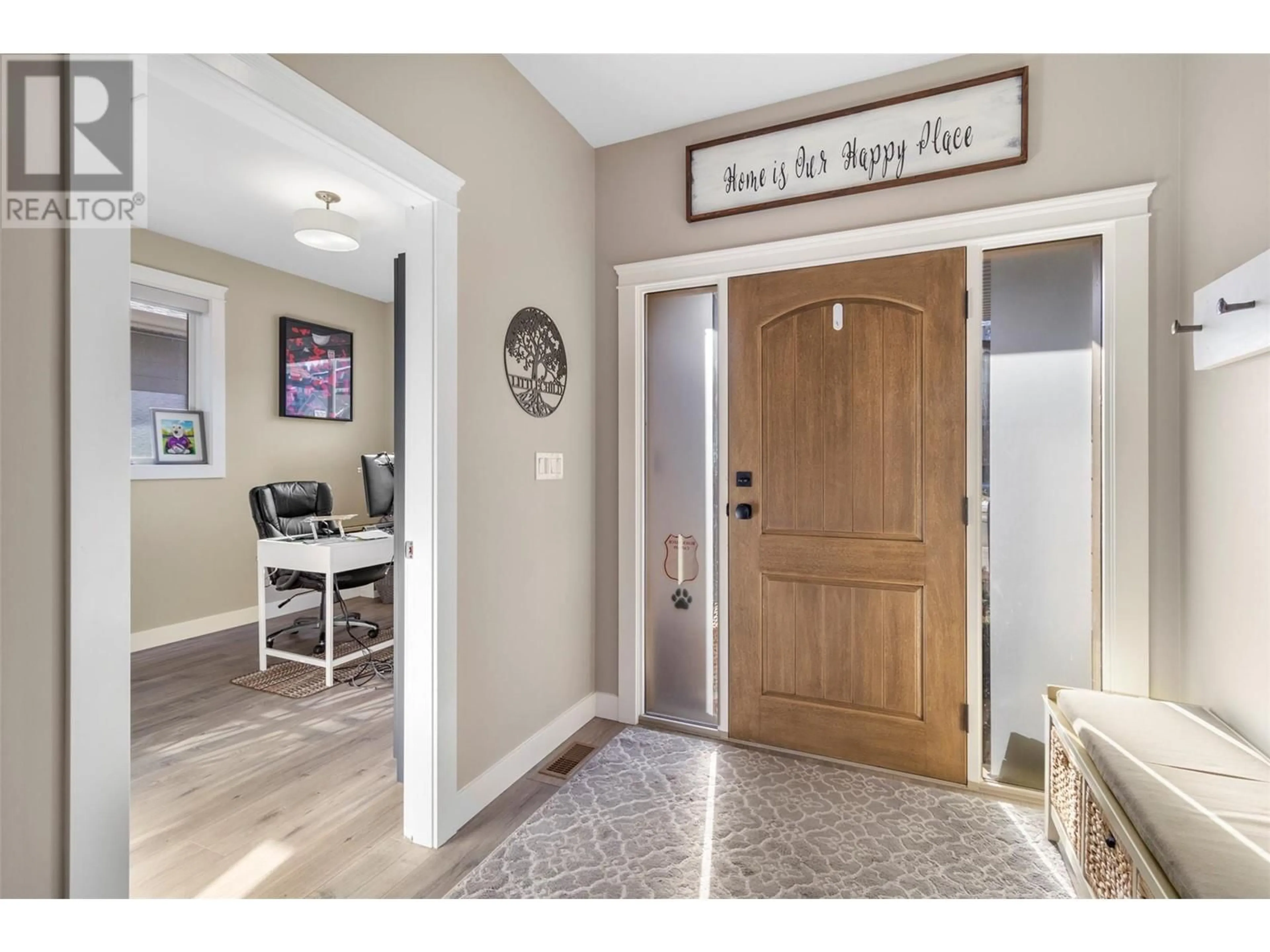 Indoor entryway for 1541 EMERALD DRIVE, Kamloops British Columbia V2E0C4