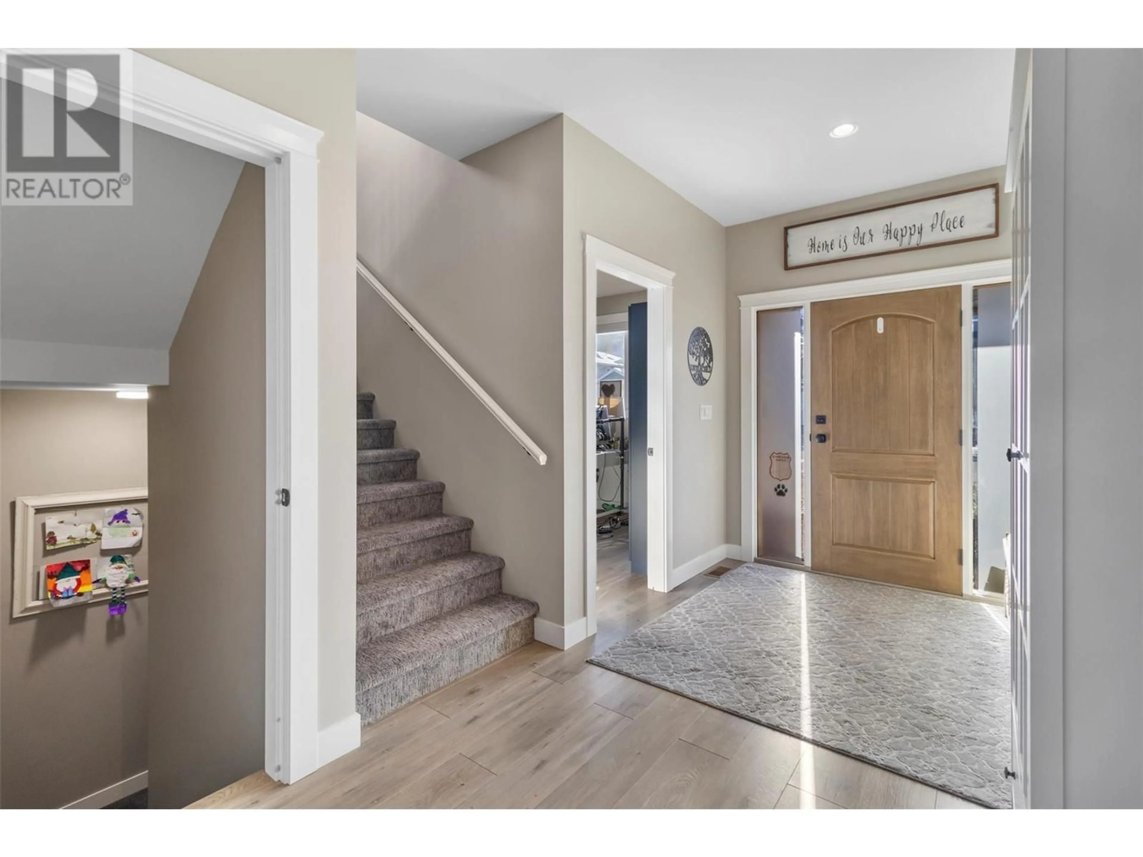 Indoor entryway for 1541 EMERALD DRIVE, Kamloops British Columbia V2E0C4