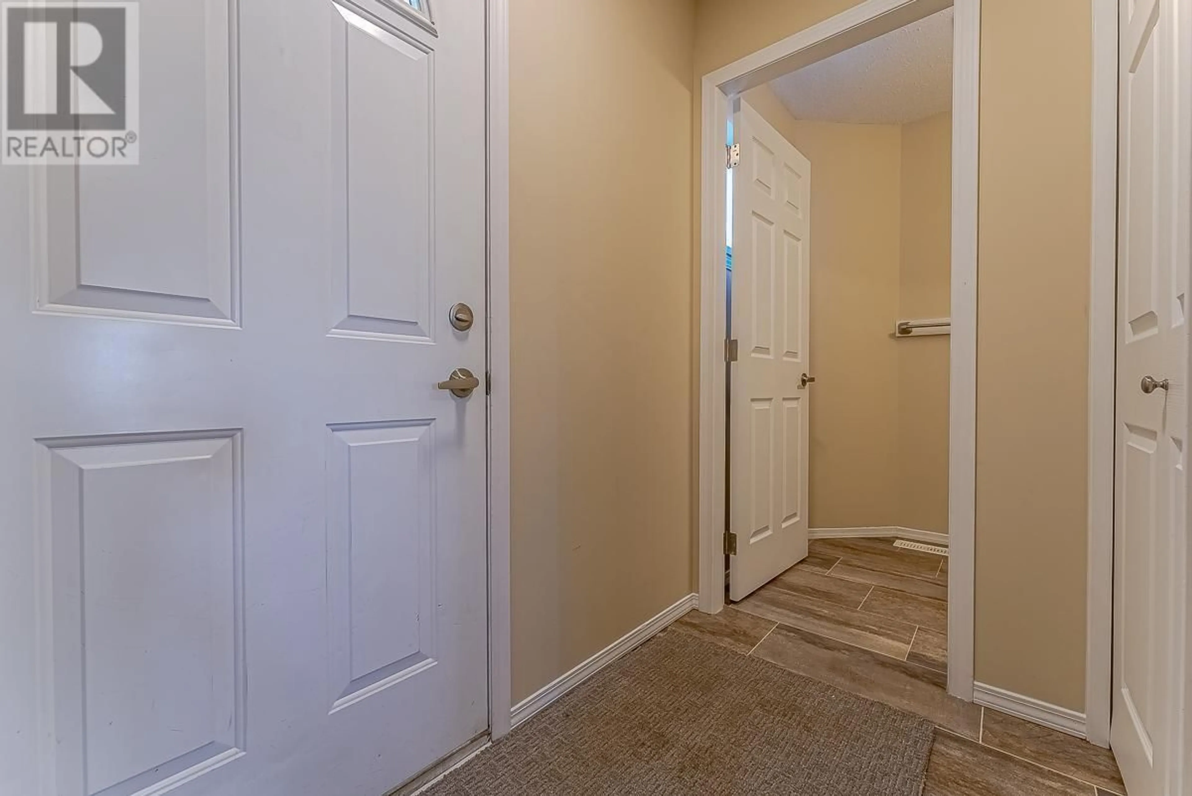 Indoor entryway for 20 - 1920 HUGH ALLAN DRIVE, Kamloops British Columbia V1S1Y5