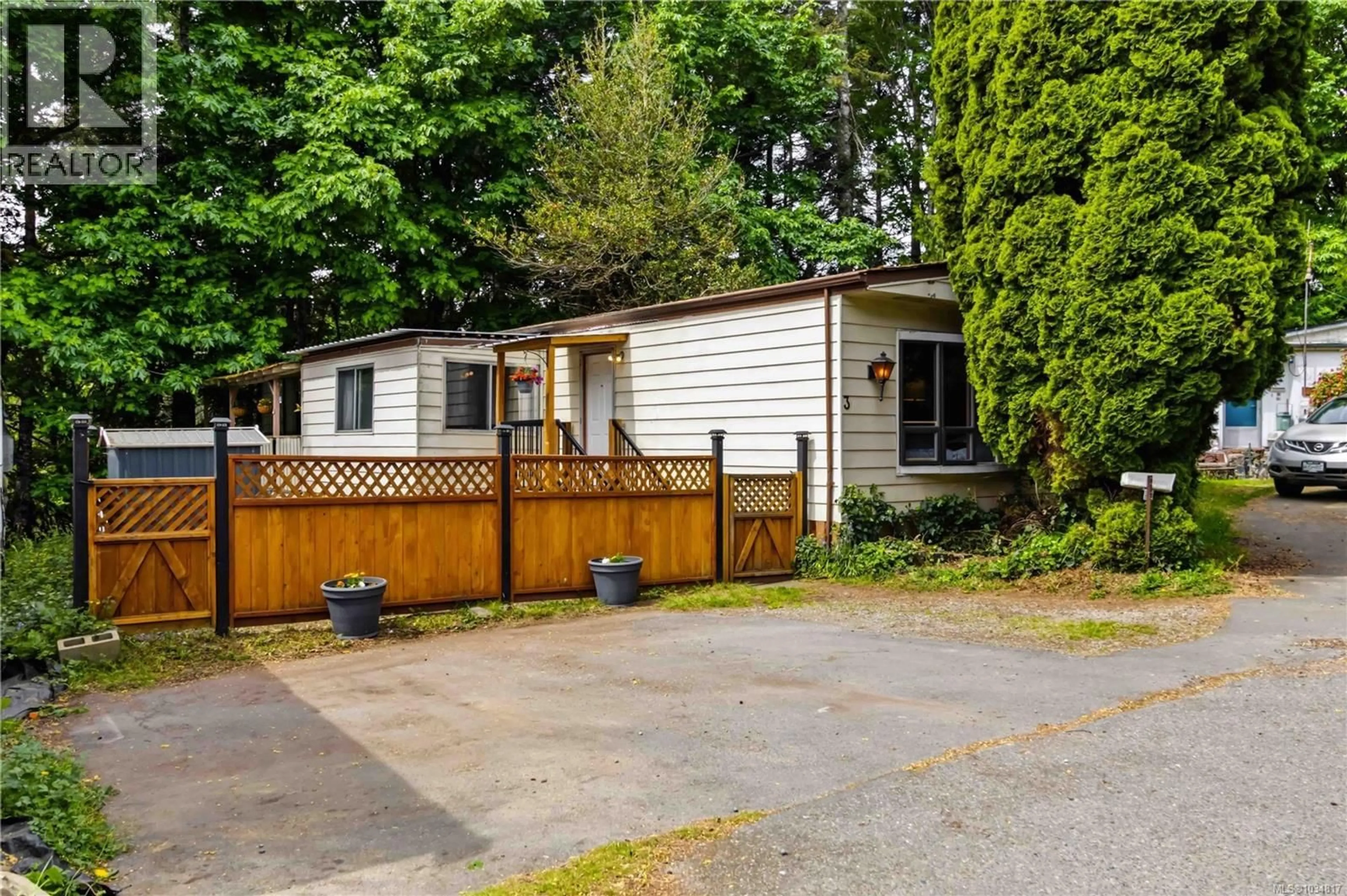 Home with vinyl exterior material, street for 3 - 2670 SOOKE RIVER ROAD, Sooke British Columbia V9Z0Y2