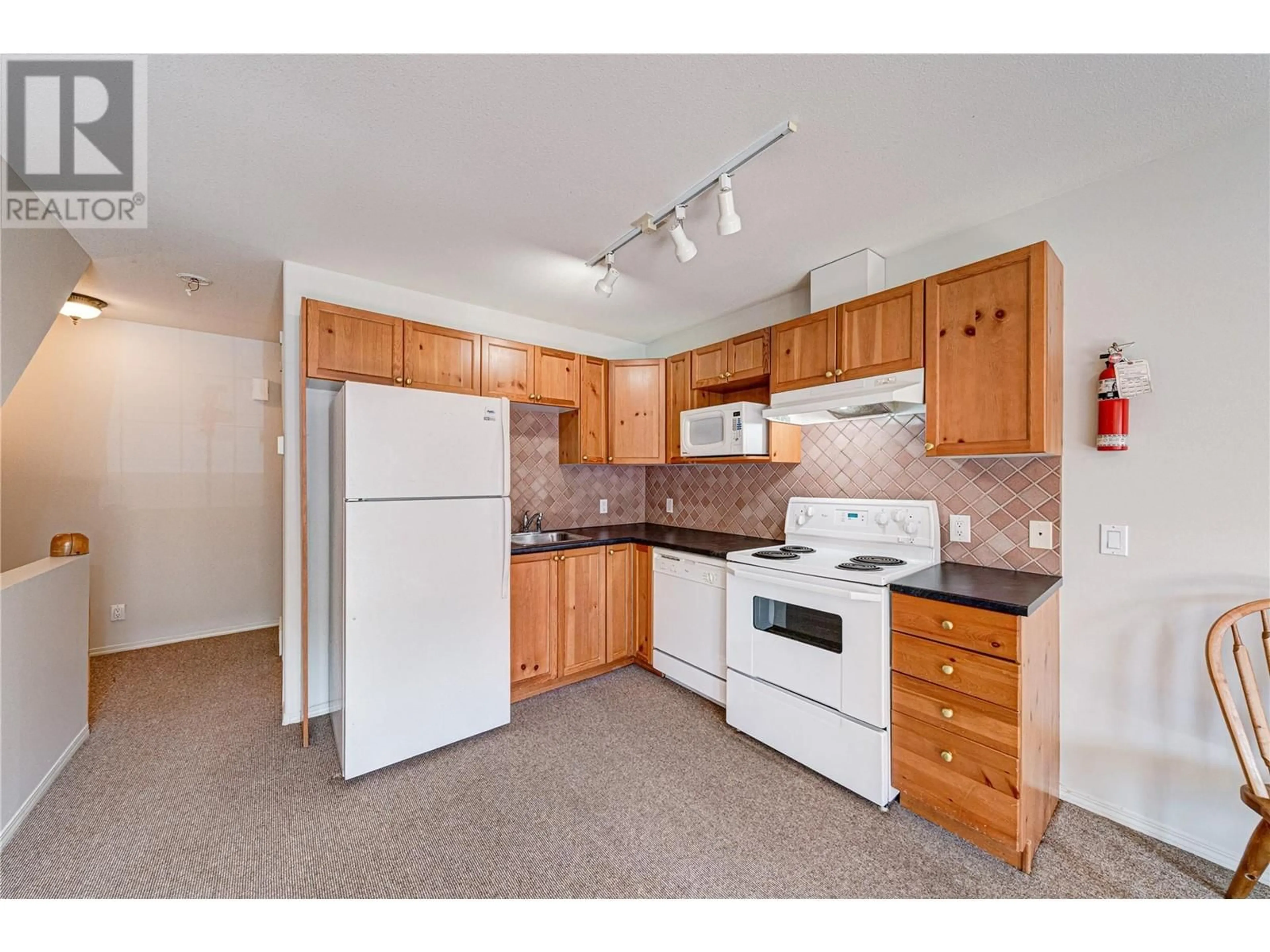 Standard kitchen, unknown for 1216 - 1200 RIVERSIDE WAY, Fernie British Columbia V0B1M7
