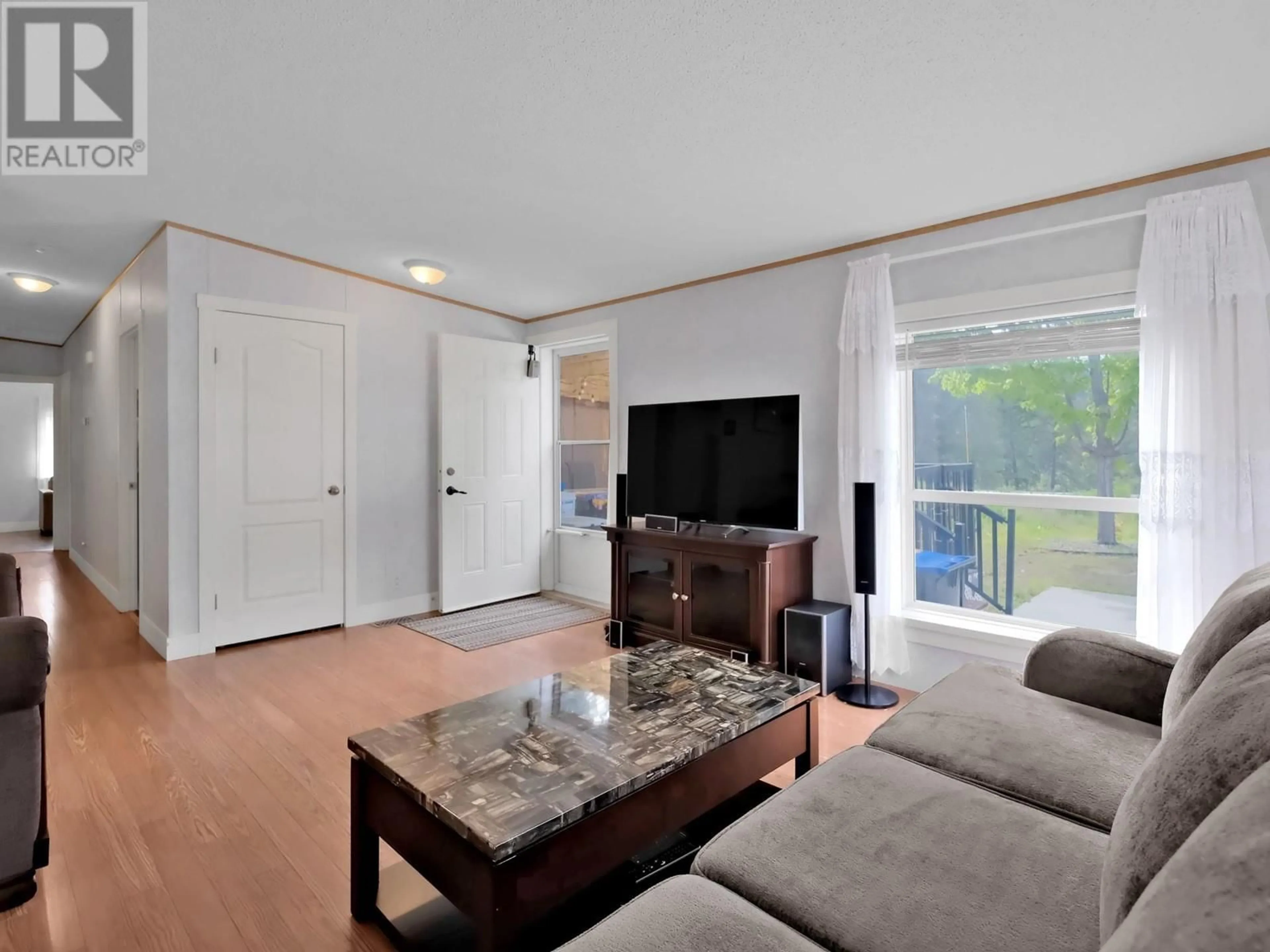 Living room with furniture, wood/laminate floor for 32 - 5371 PRINCETON AVENUE, Peachland British Columbia V0H1X8