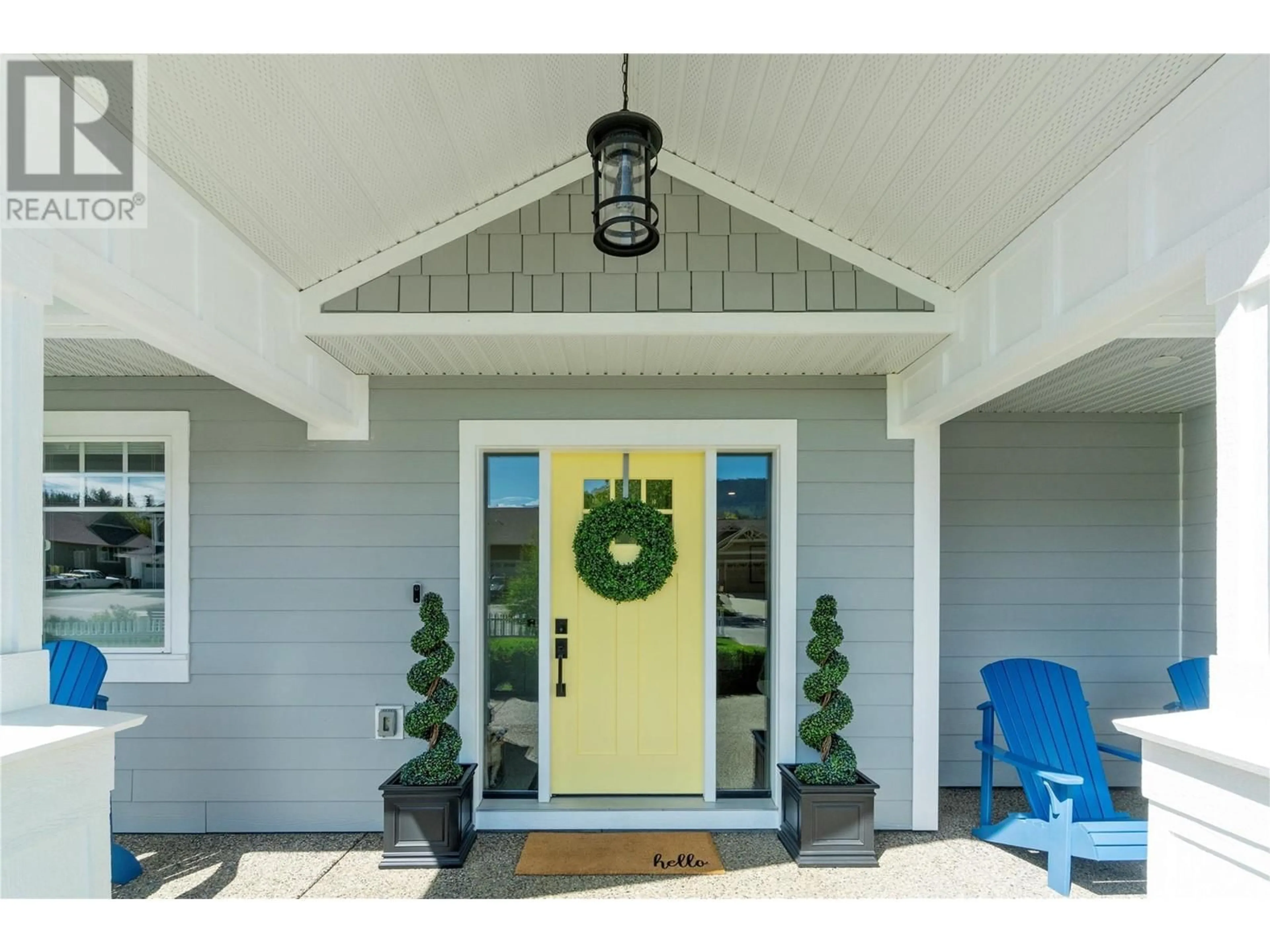 Indoor entryway for 1811 22 STREET NORTHEAST, Salmon Arm British Columbia V1E3M9