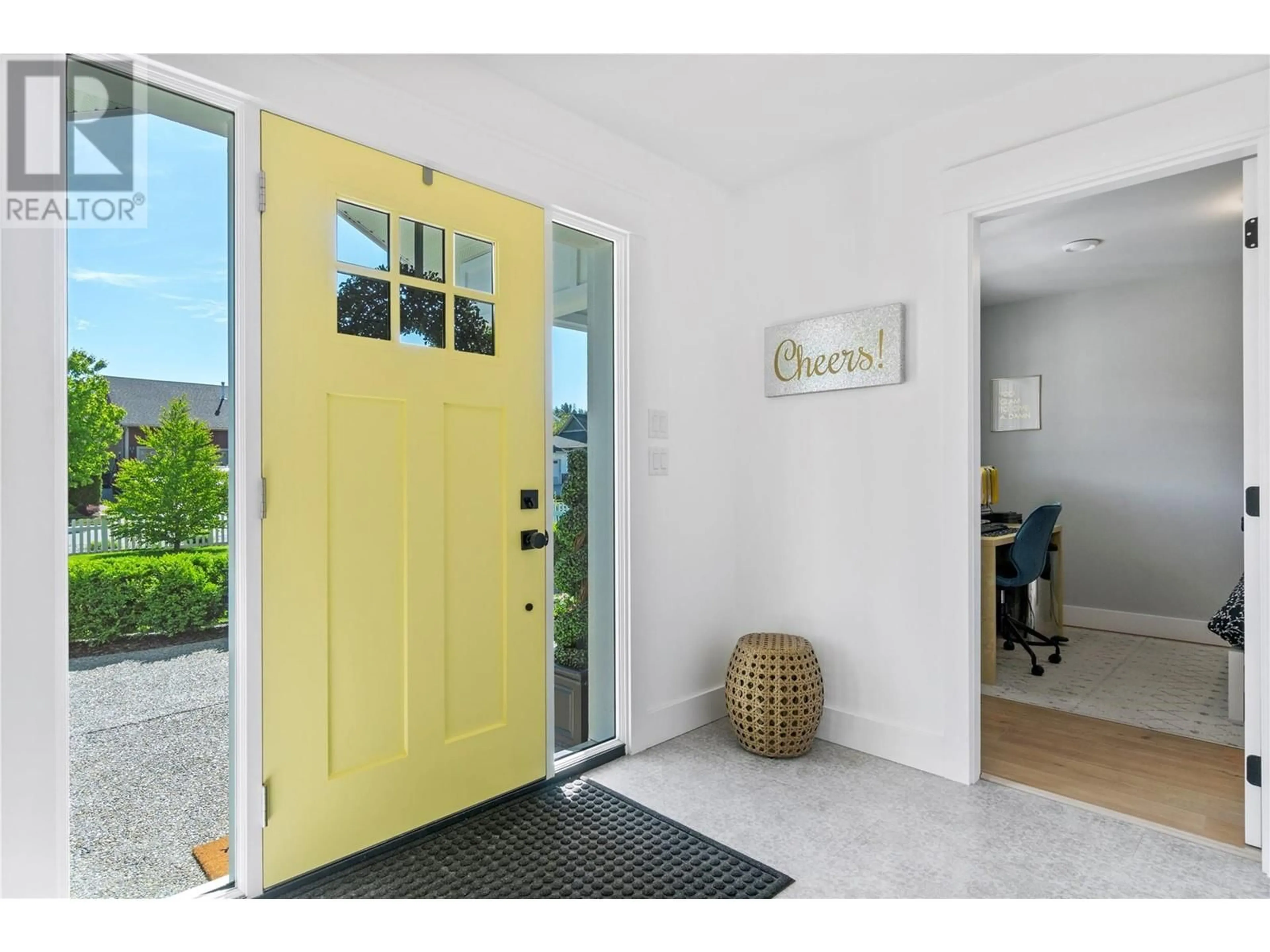 Indoor entryway for 1811 22 STREET NORTHEAST, Salmon Arm British Columbia V1E3M9