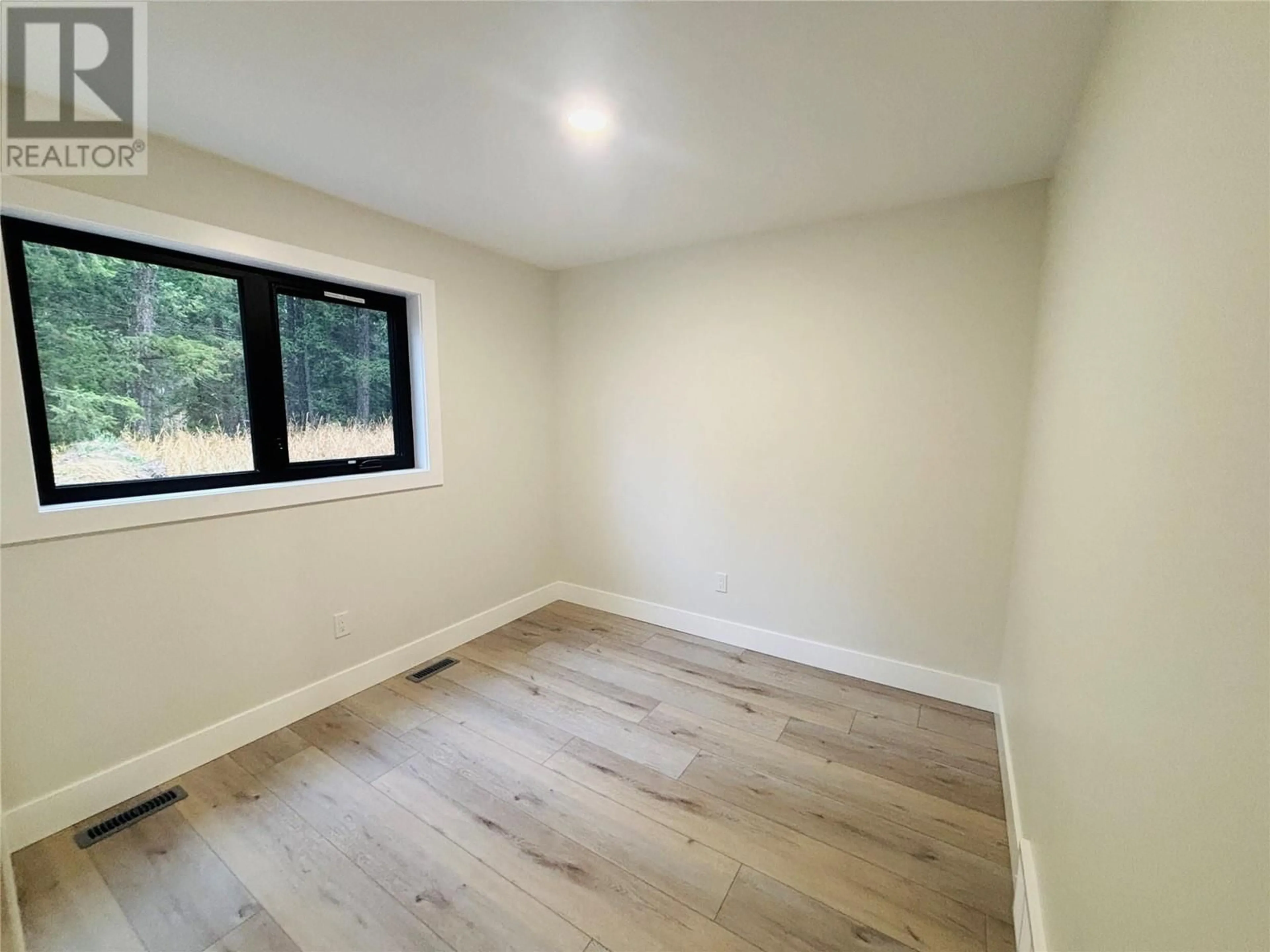 A pic of a room for 4 - 1938 FOXWOOD TRAIL, Windermere British Columbia V0B2L2