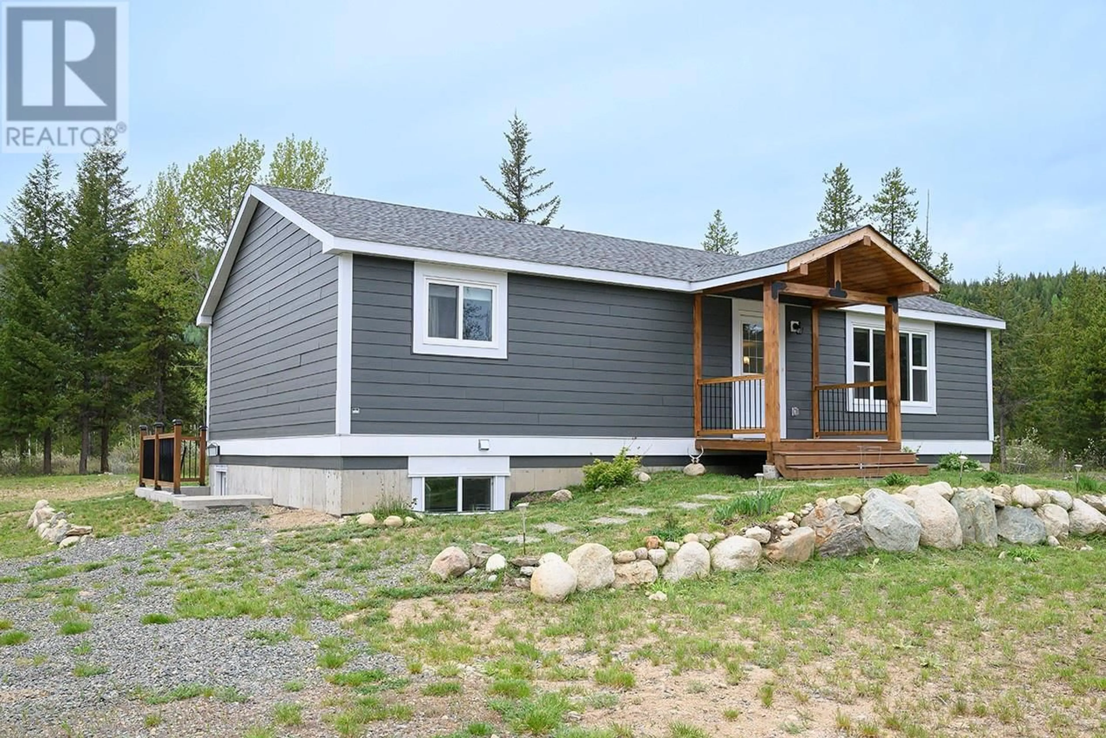 Home with vinyl exterior material, street for 3090 BUFFALO SPRINGS ROAD, Barriere British Columbia V0E1E0
