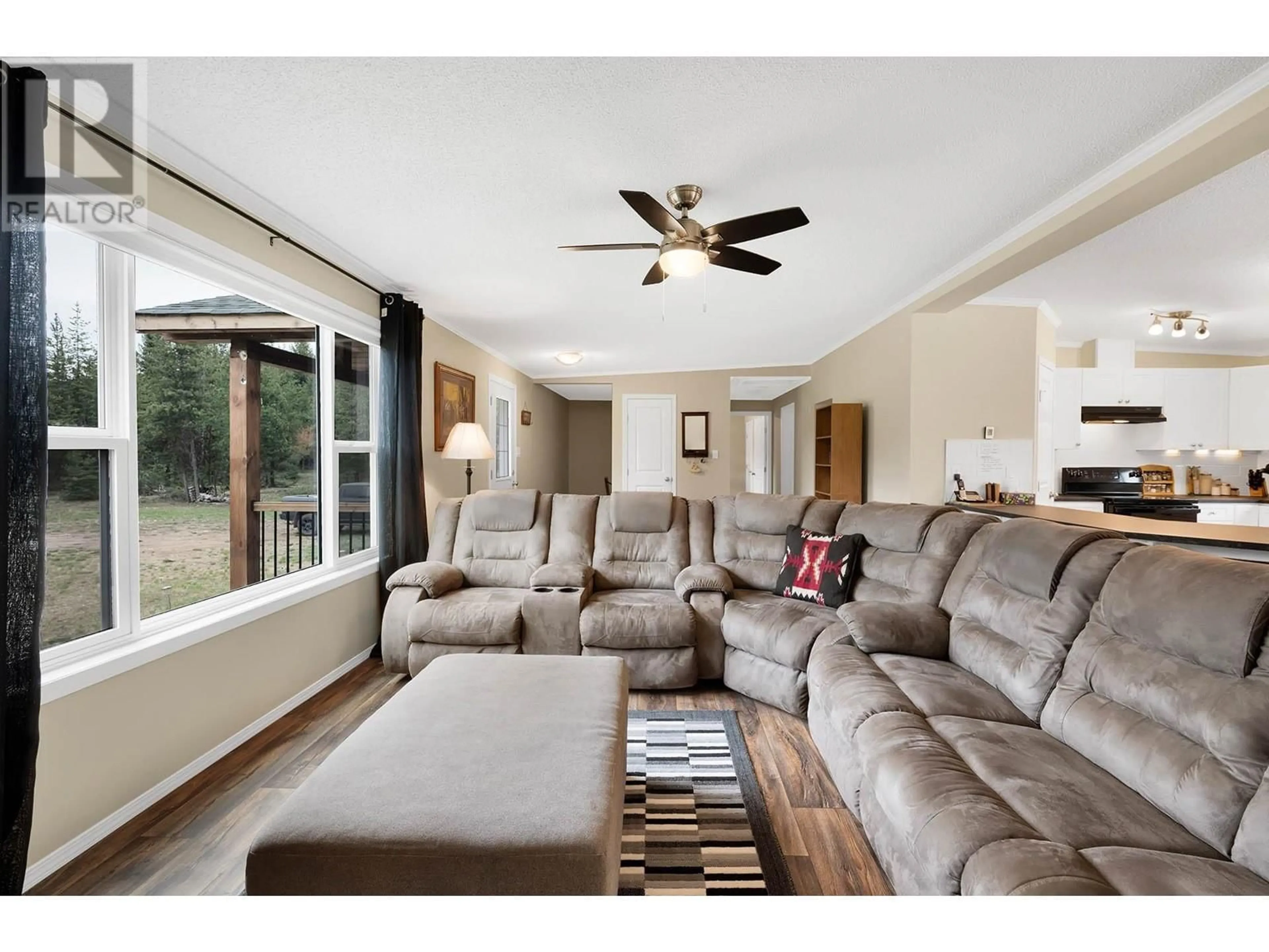 Living room with furniture, unknown for 3090 BUFFALO SPRINGS ROAD, Barriere British Columbia V0E1E0