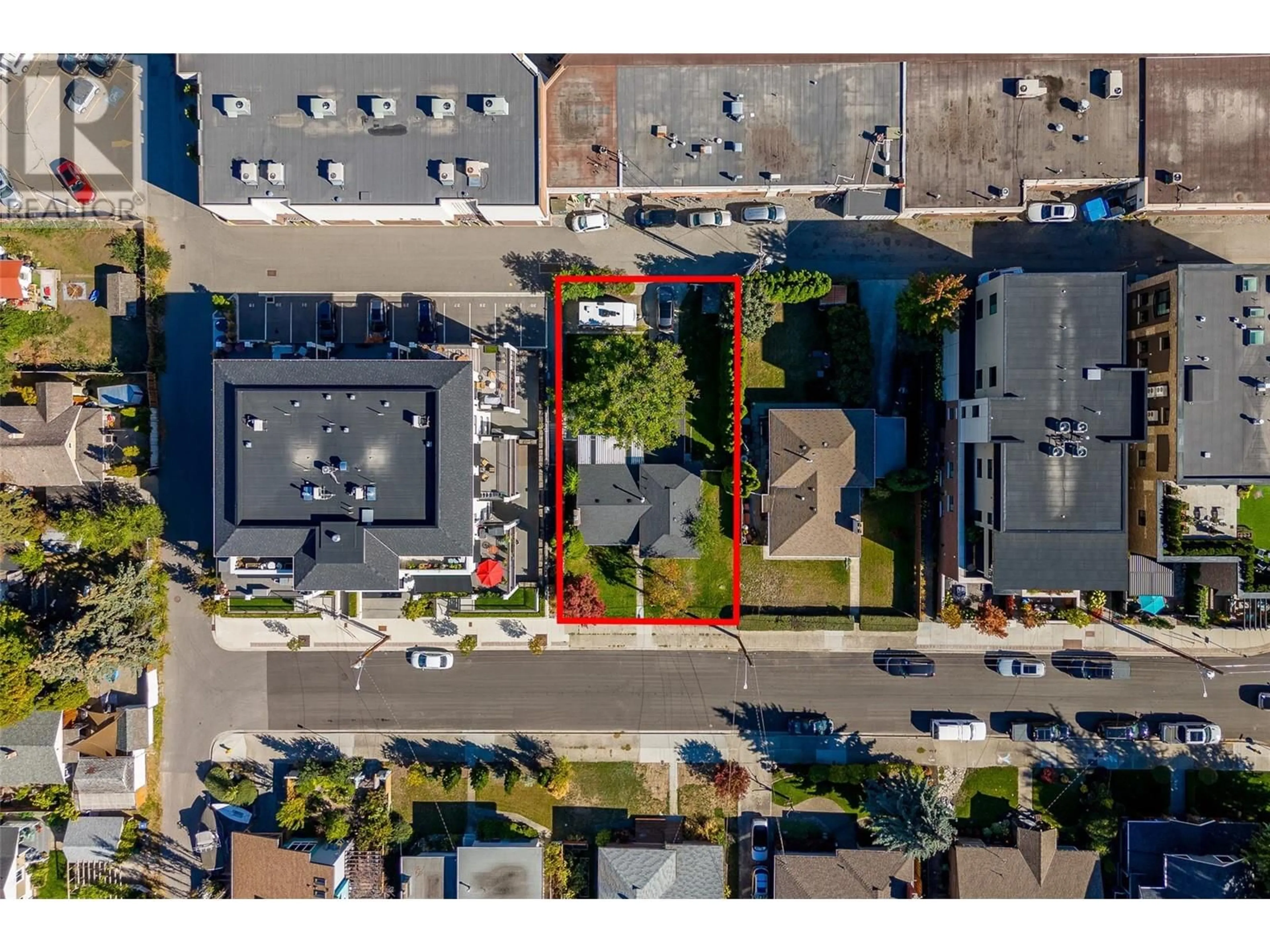 A pic from outside/outdoor area/front of a property/back of a property/a pic from drone, street for 2653 GORE STREET, Kelowna British Columbia V1Y1M6